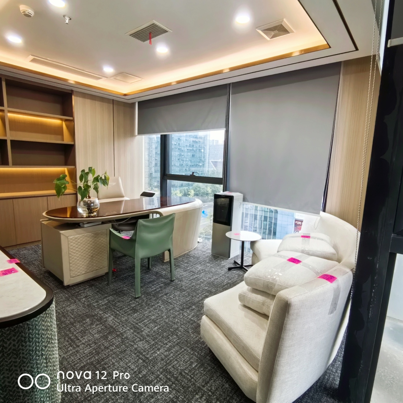 1号线高新地铁五六百米 甲级写字楼 187平方 3隔间16工位 双面采光 户型方正 价格可谈 茂业中心C座办公室出租