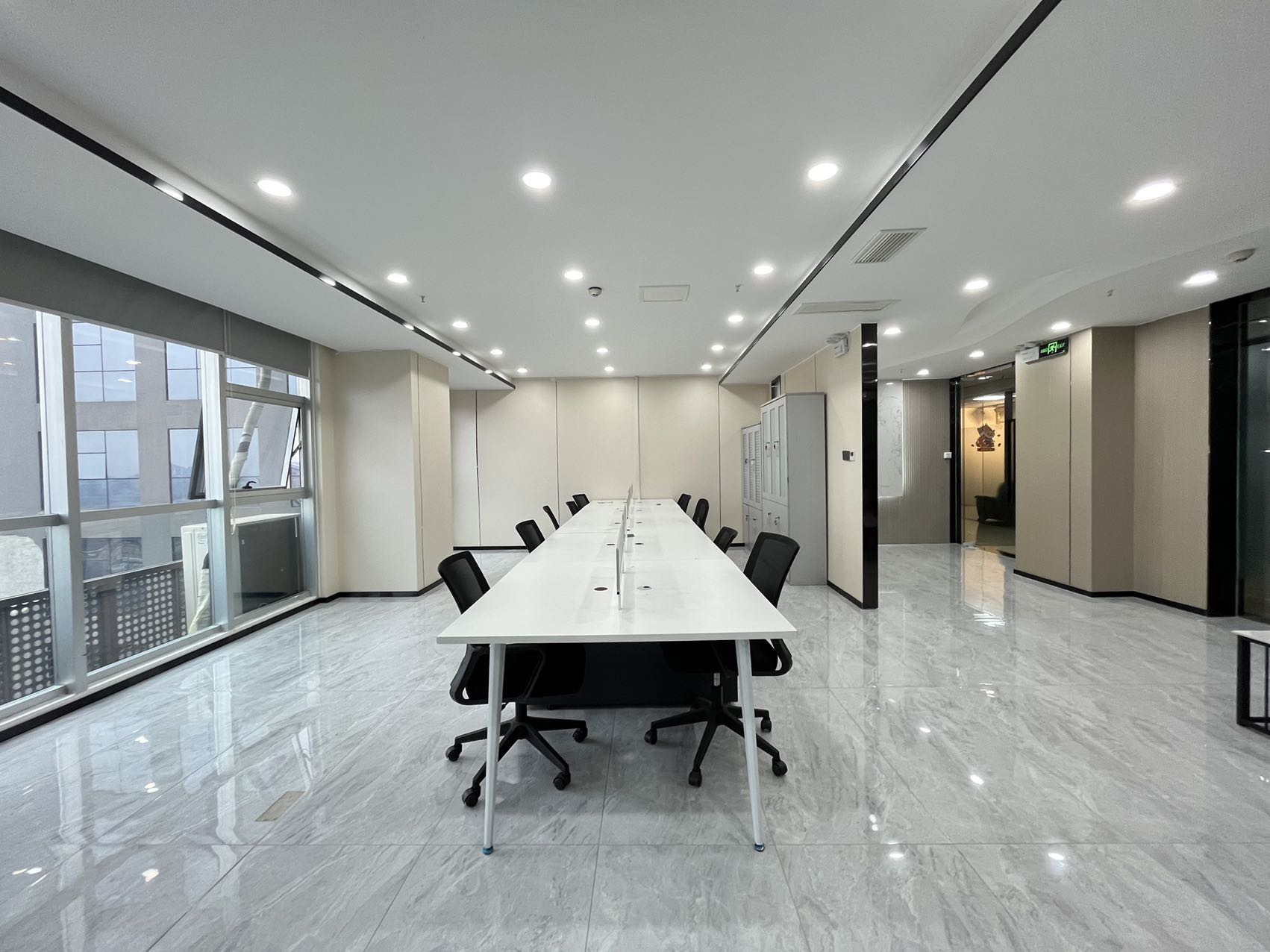 5号线骑龙地铁 套租含物业费 2隔间12工位 视野巴适 稀缺房源 欢迎咨询 美行中心办公室出租