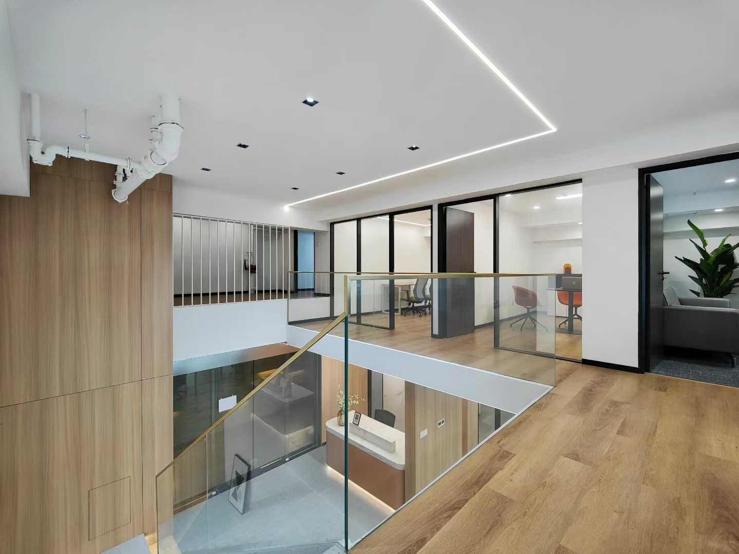 天府三街纯写跃层户型 品质楼盘 物业便宜 5隔间20工位 报价含物业 24小时空调 租一层的两层 福年广场办公室出租