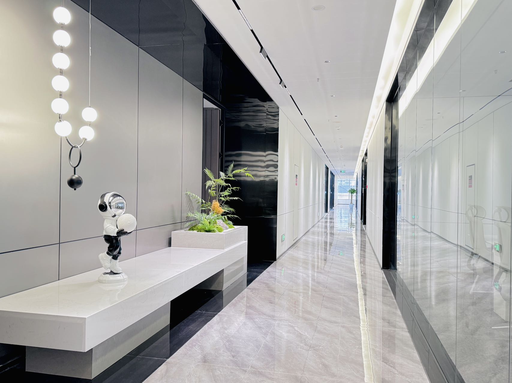 武侯区红牌楼版块小户型出租 154平方 2隔间14工位 24小时空调 进地铁口 鼎冠中心办公室出租