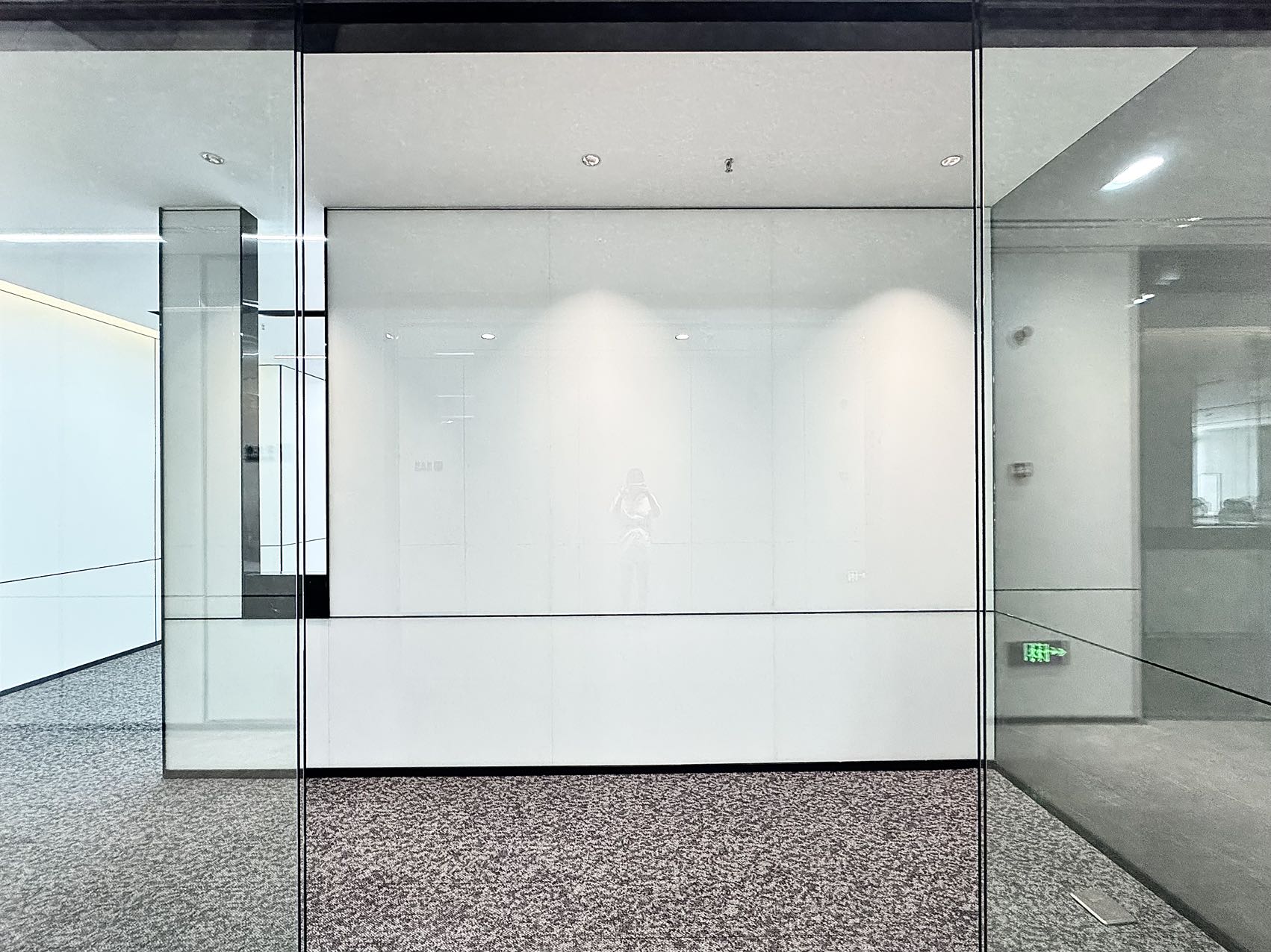 武侯区红牌楼版块小户型出租 154平方 2隔间14工位 24小时空调 进地铁口 鼎冠中心办公室出租