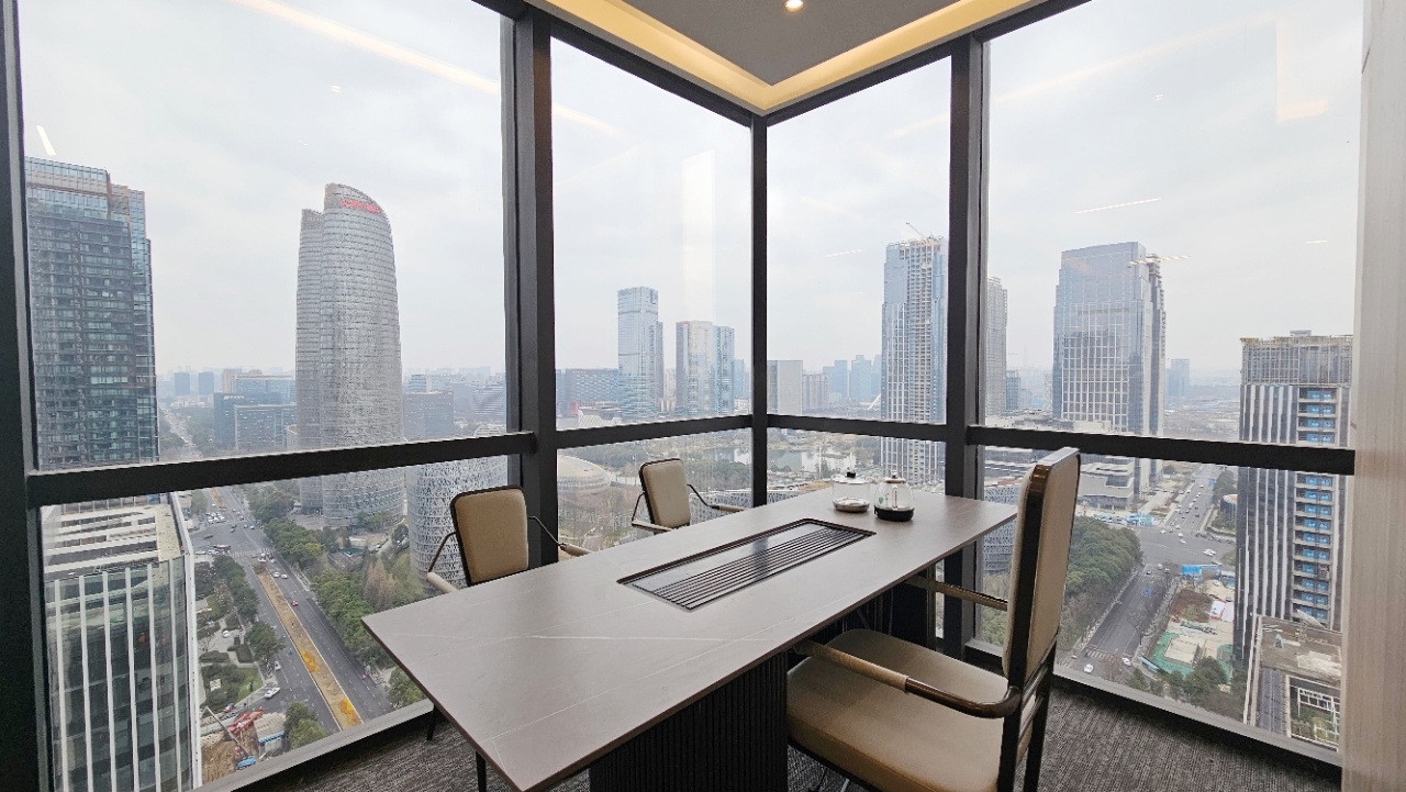 高新区核心CBD甲级楼盘 255平 4隔间18工位 交通方便 紧邻奥克斯 楚峰国际办公室出租