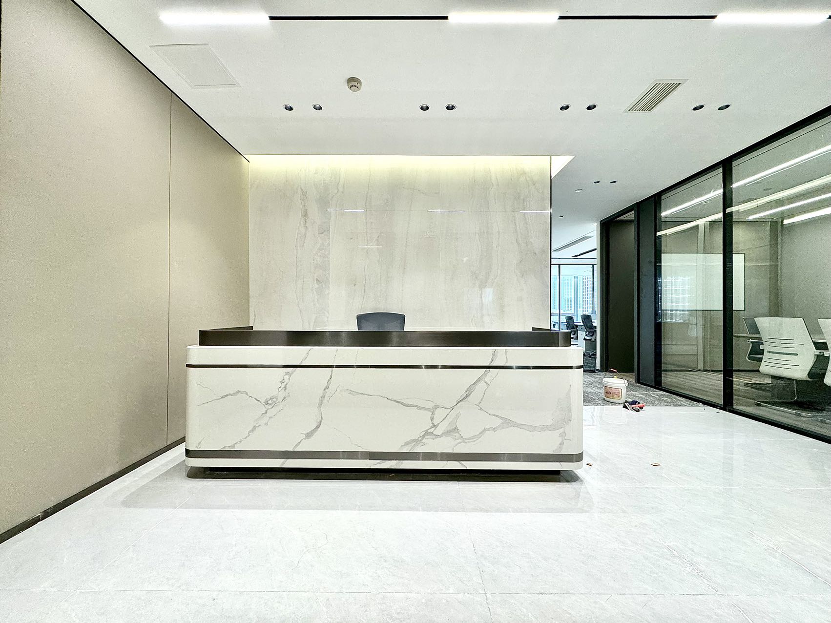 金融城接待好房 按套出租 含物业费 7隔间16工位 东南双面采光 看双子塔交子之环 誉峰国际办公室出租