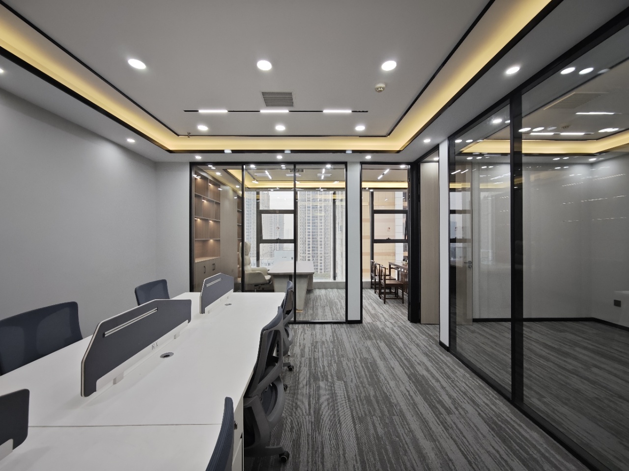 成华区建设路精装小面积 创业办事处首选 2隔间6-9工位 大老板间 视野巴适 带家具 钻石广场办公室出租