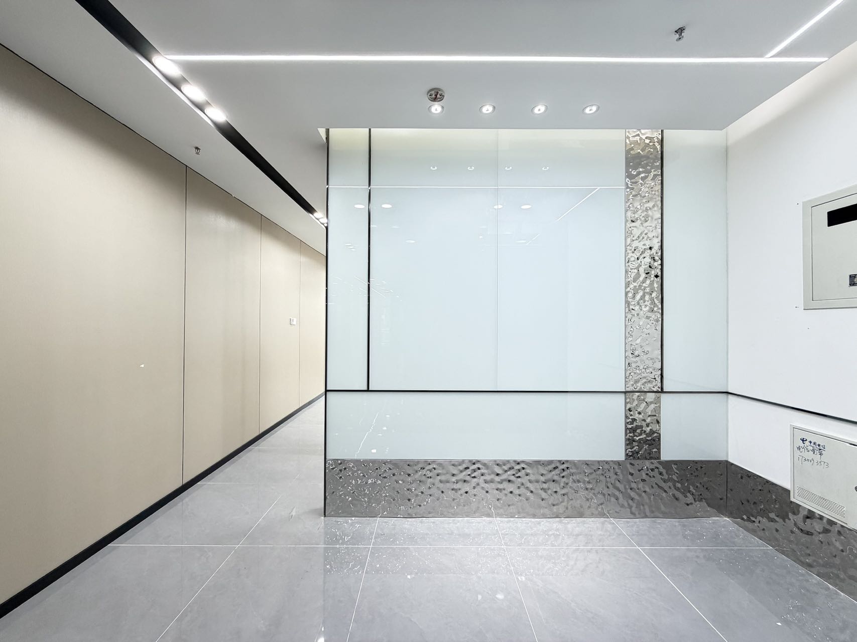 环球中心创业小面积出租 西区朝外 老板间视野巴适 2隔间12工位 按套含物费出租 办公室出租