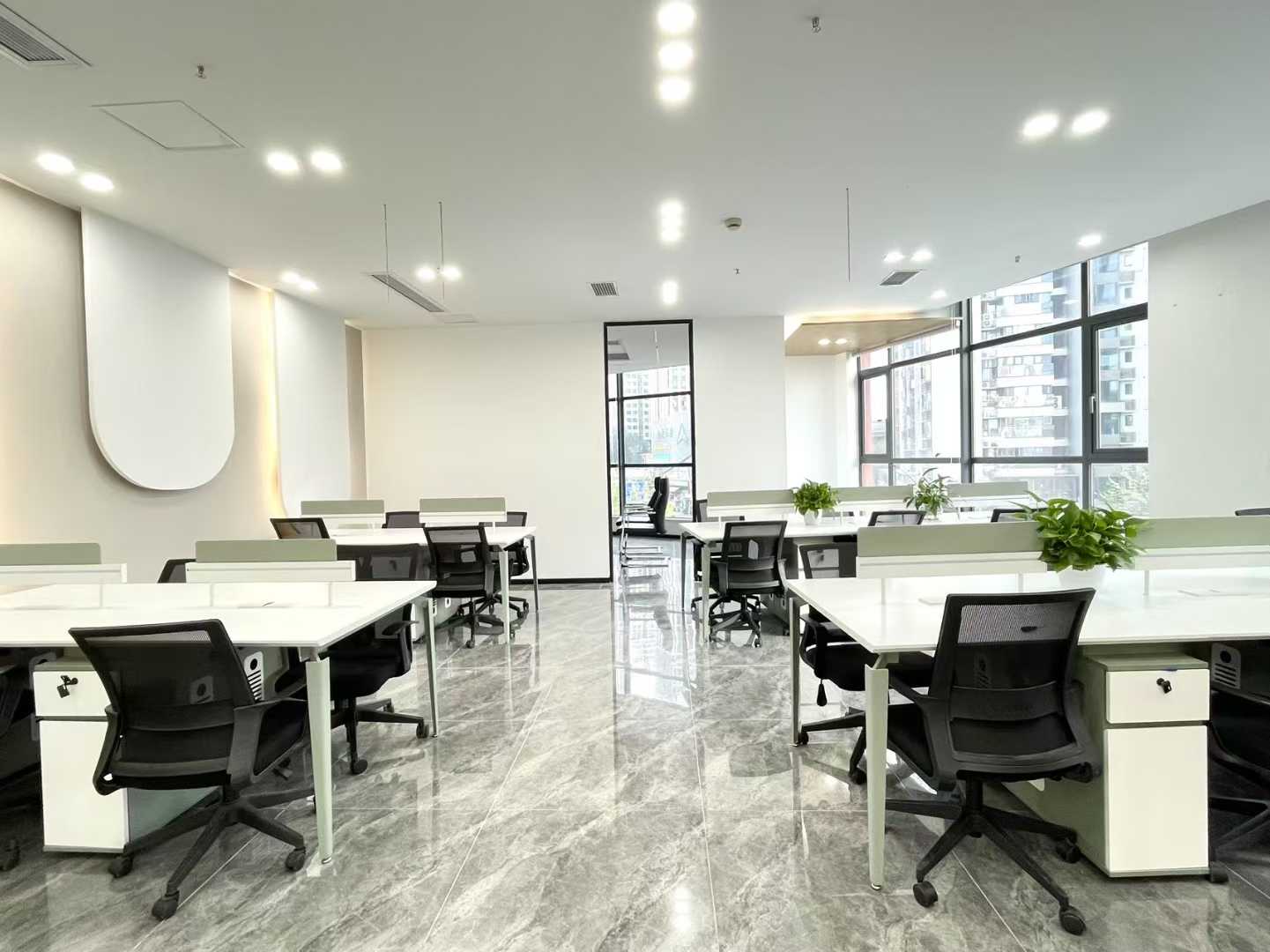 2号线洪河地铁几百米 低区户型不拥堵 275平 4隔间28工位 户型方正 拎包入住 云图大厦办公室出租