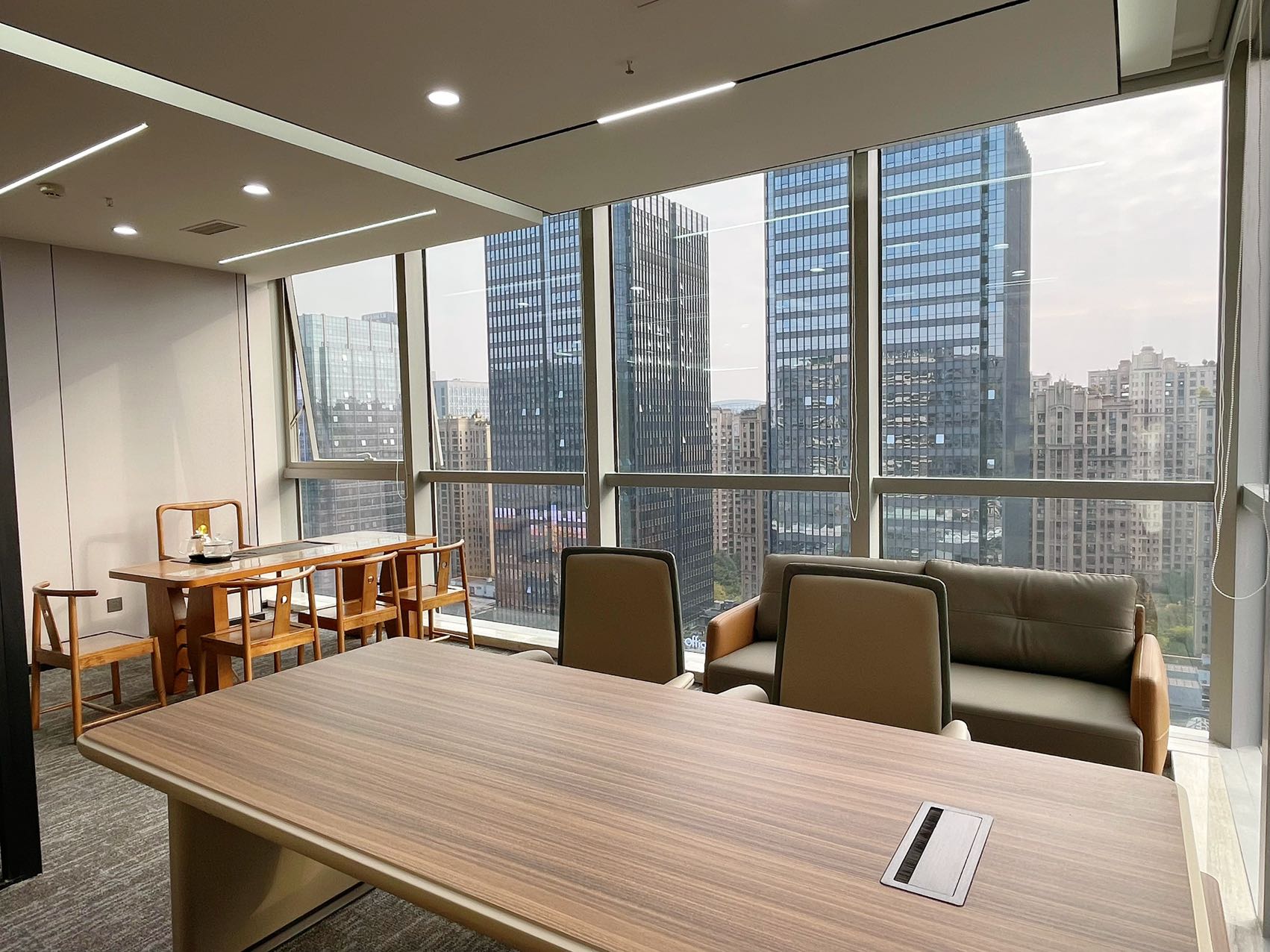 金融城无加时费优质楼盘 285平方 6隔间24工位 利用率高 视野巴适 大老板间 誉峰M3办公室出租