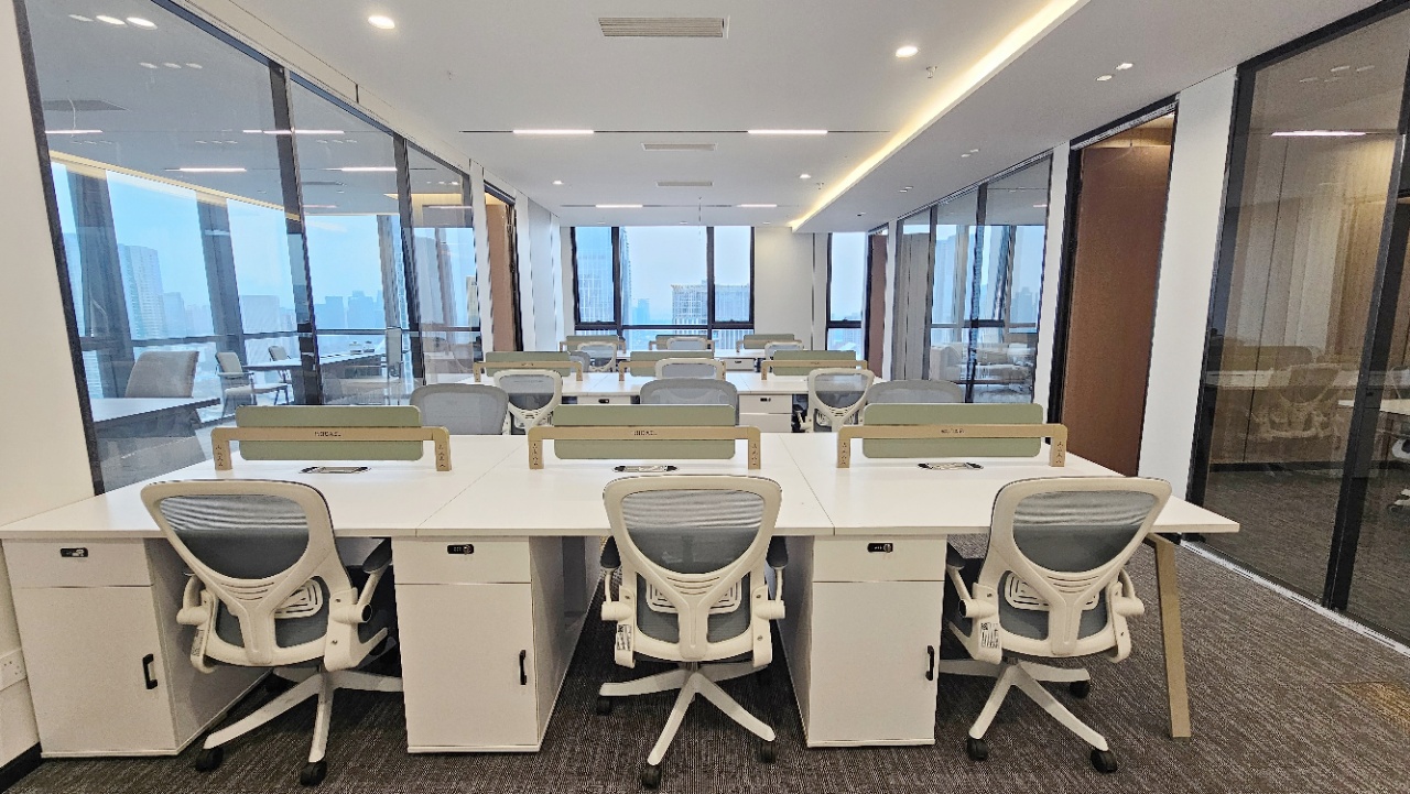 高新区核心CBD甲级楼盘 255平 4隔间18工位 交通方便 紧邻奥克斯 楚峰国际办公室出租