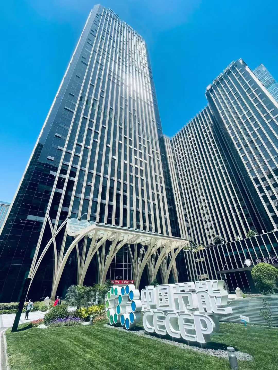 天府三街超甲24小时空调楼宇 朝南双面采光 电梯口 402平 5隔间41工位 精装带家具 节能大厦办公室出租