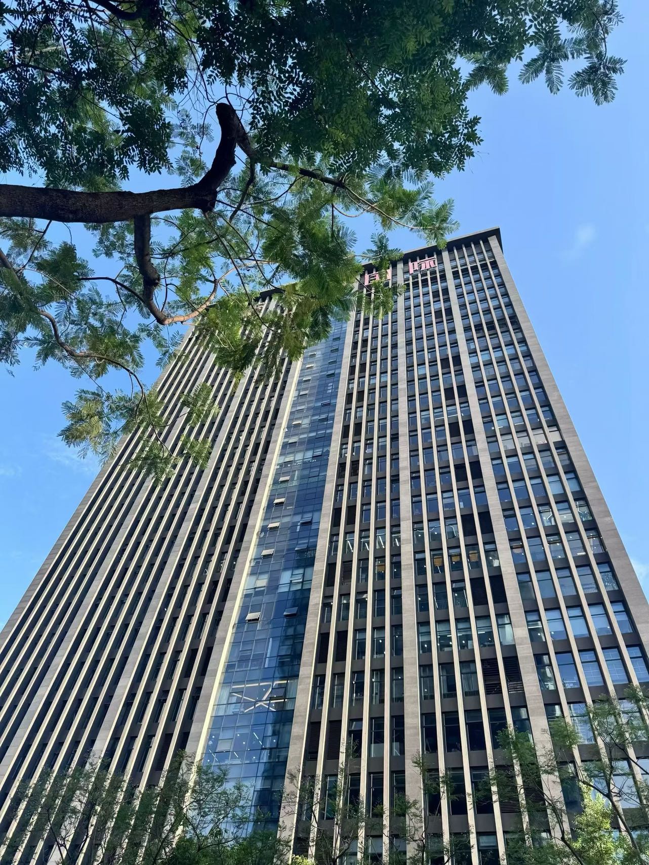 天府三街地铁口 东北双面采光按套出租 6隔间30工位 精装 户型如图 新希望国际办公室出租