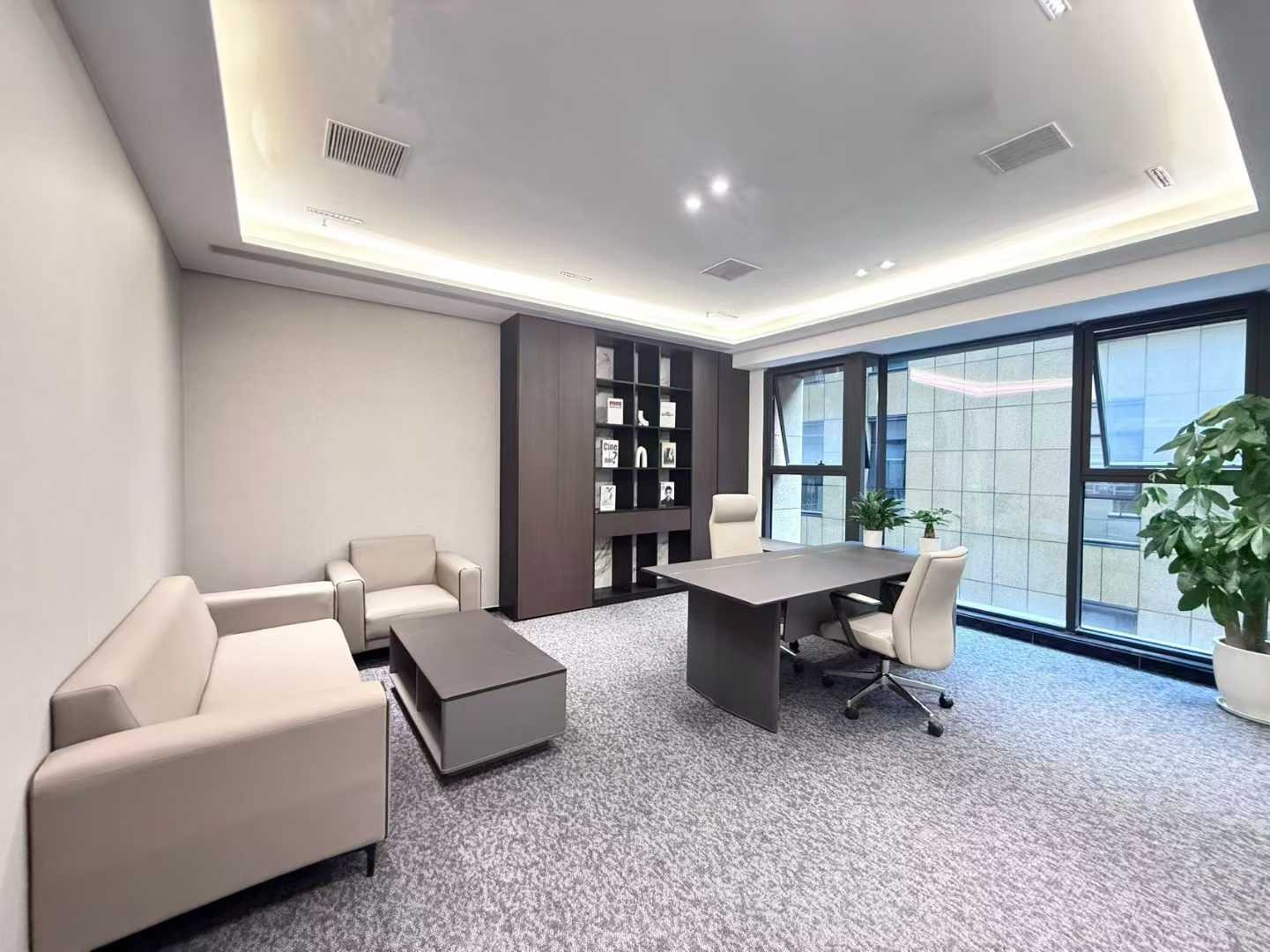 三地铁线交汇 电梯口户型 260平 4隔间24工位 精装带家具 新装风格温馨 德商国际办公室出租