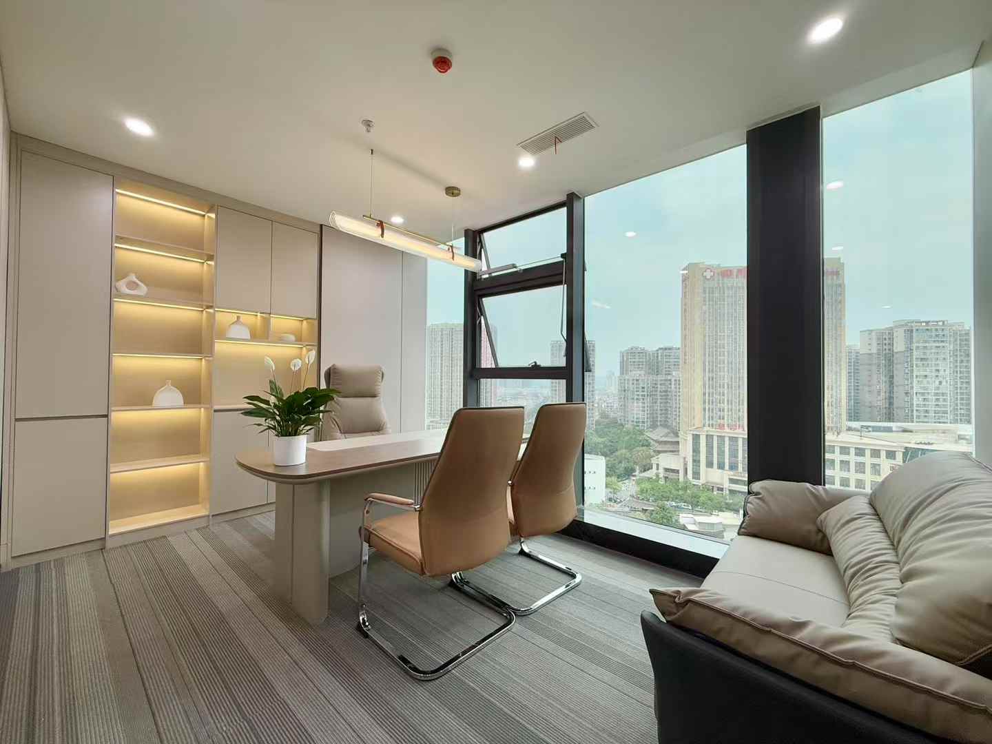 中和6号线张家寺地铁口 302平方 双面采光 5隔间工位 地铁口无加时费 香榭国际办公室出租