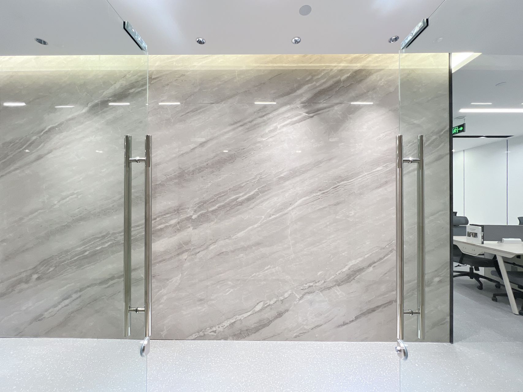 世纪城地铁口甲级楼盘 特价出租 158平方4隔间10工位带储物间 精装带家具 东方希望天祥办公室出租