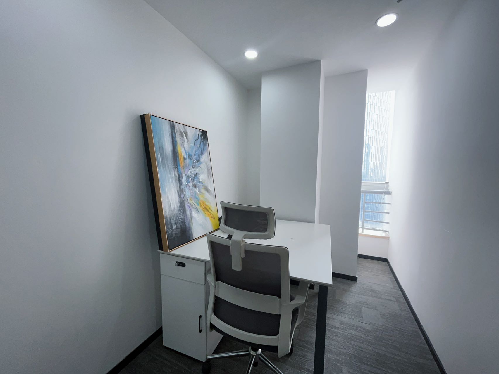 锦江区紧邻春熙路 地铁口 119平方 3隔间12工位 24小时空调 核心区位 交通方便 东方广场办公室出租