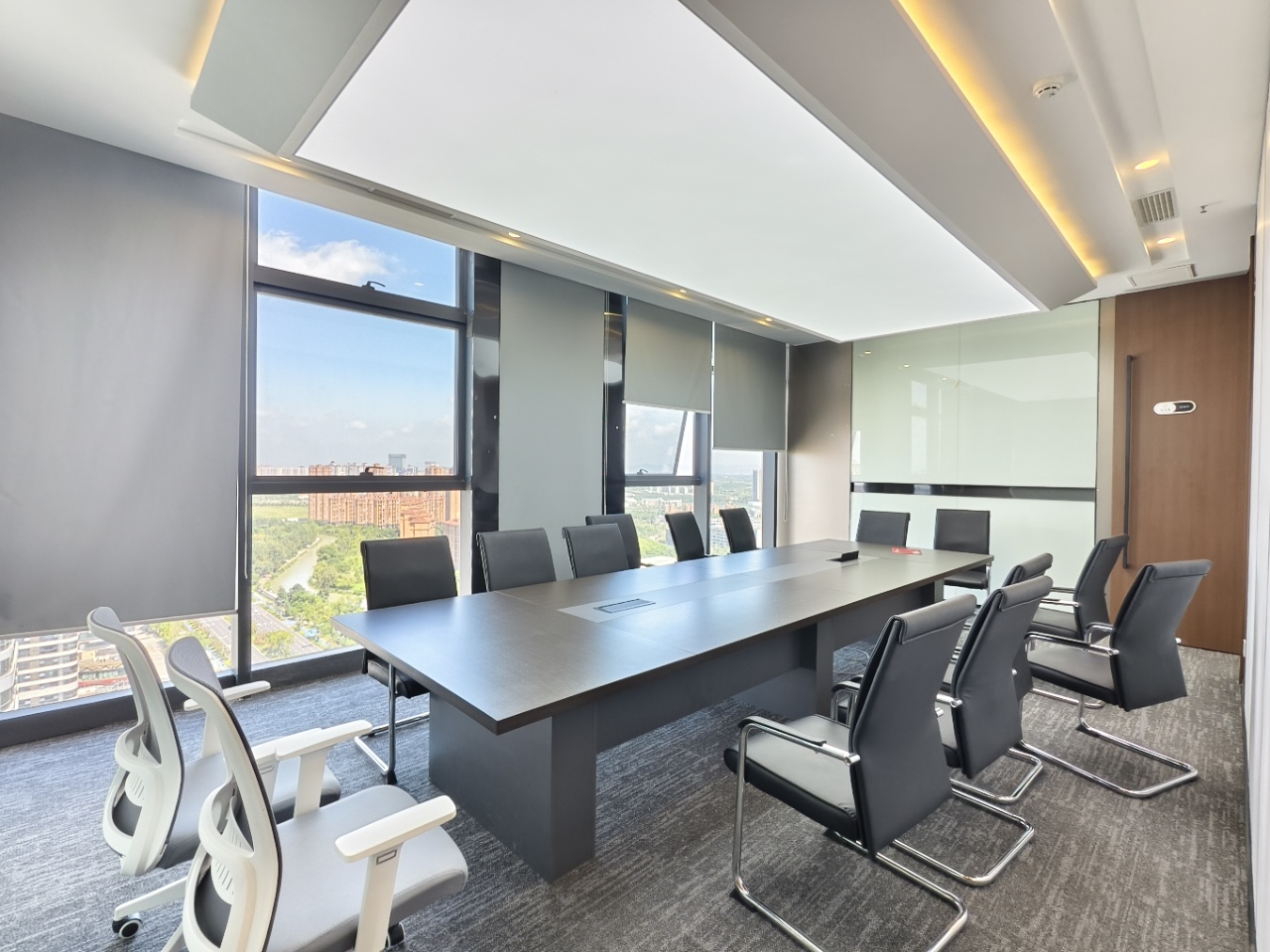 近东郊记忆 十里店地铁口1018㎡大面积 8隔间164工位 三面采光 视野巴适 龙腾广场办公室出租