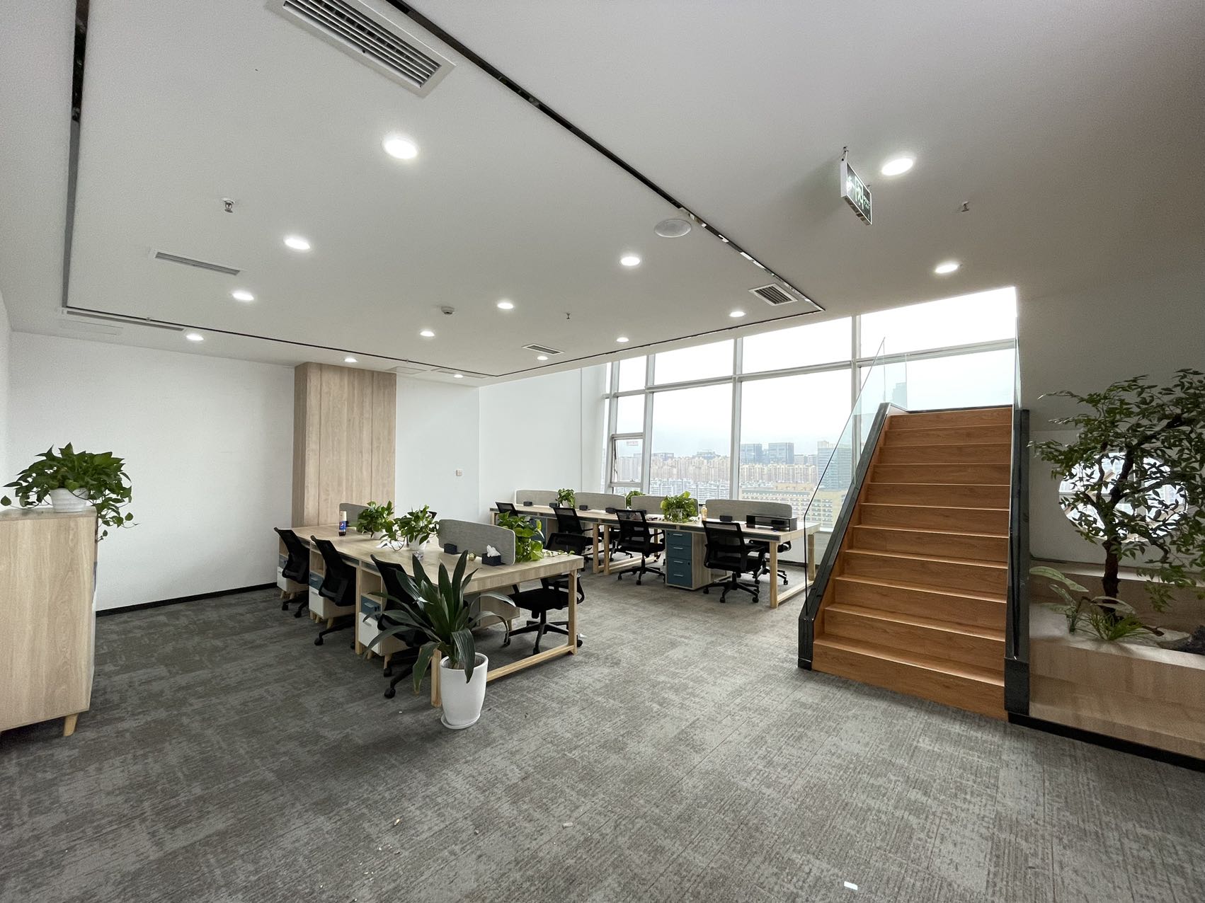 高新区新世纪环球中心137平精装办公室 拎包入住 含物业 跃层办公