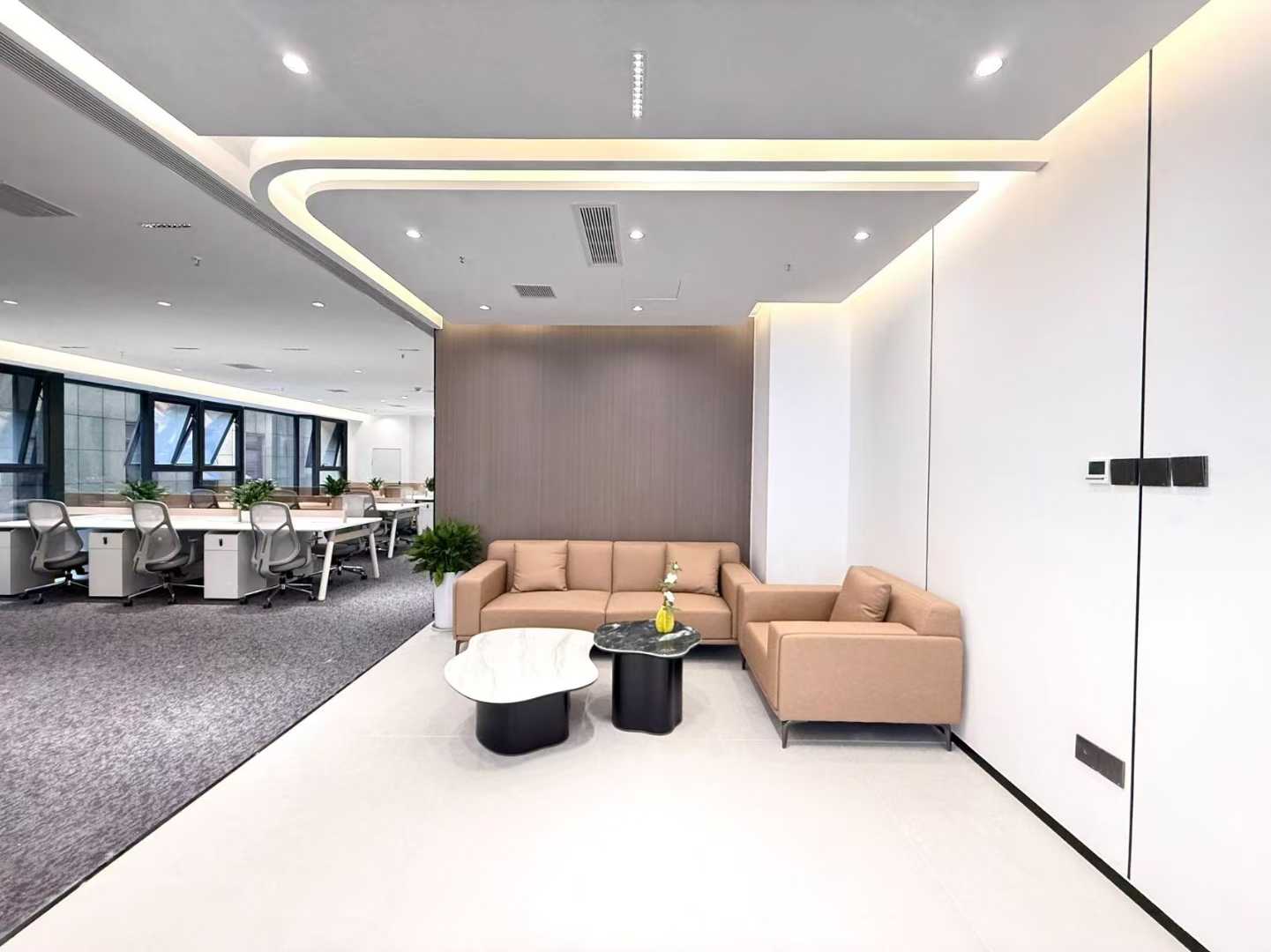 三地铁线交汇 电梯口户型 260平 4隔间24工位 精装带家具 新装风格温馨 德商国际办公室出租