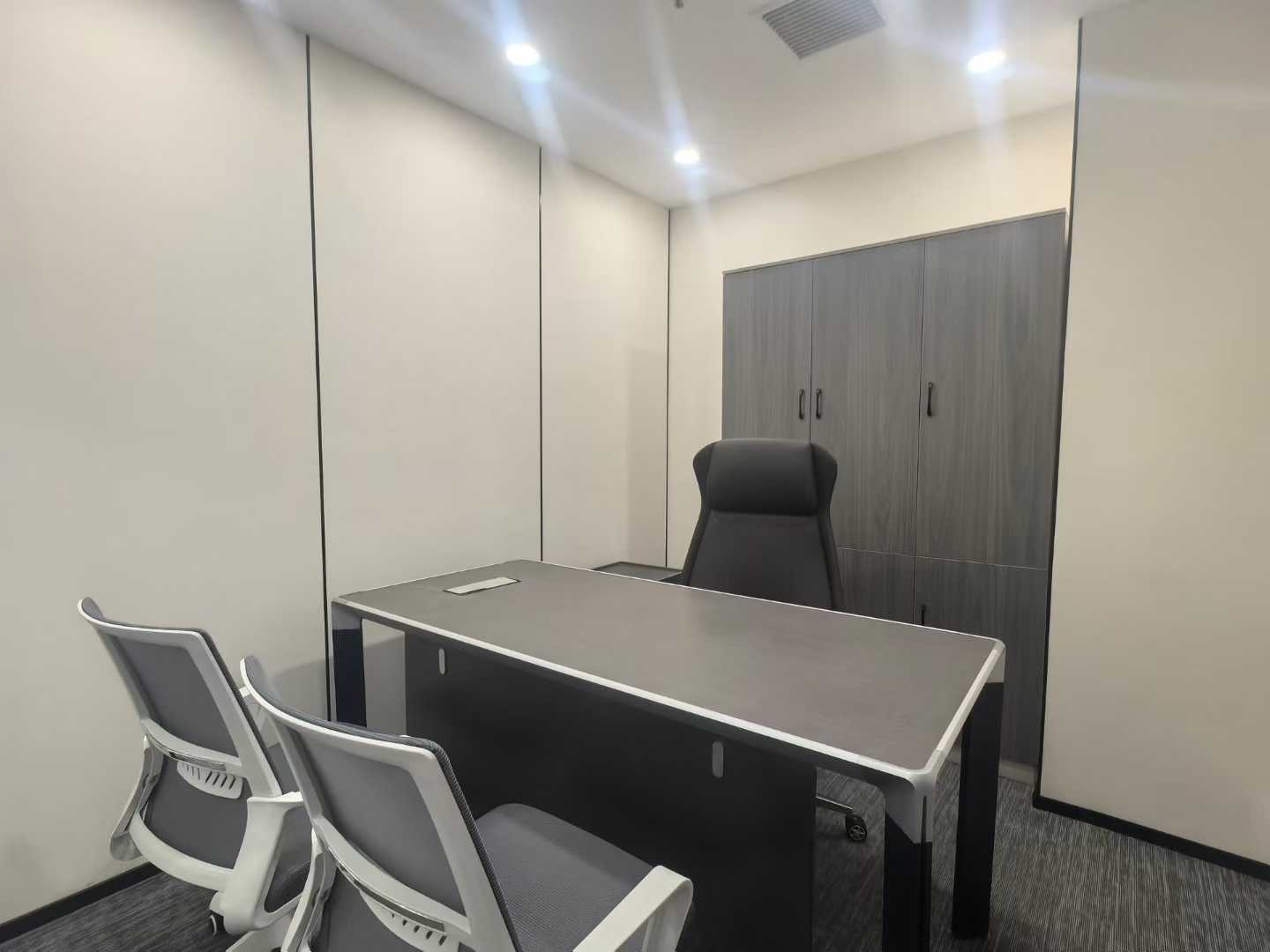 锦江区金石路地铁附近 116平 小面积 2隔间8工位 24小时空调 带家具 五冶大厦办公室出租