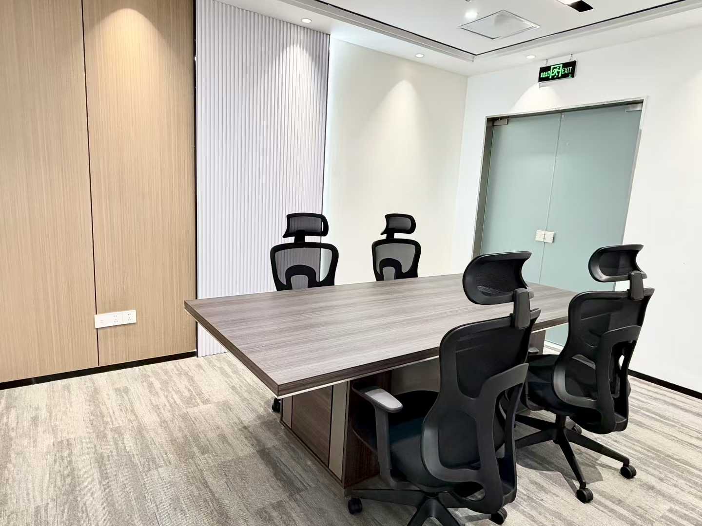 武侯区双地铁站-倪家桥地铁 163平方 4隔间16工位 电梯口户型 高区采光面大 视野巴适 保利中心办公室出租