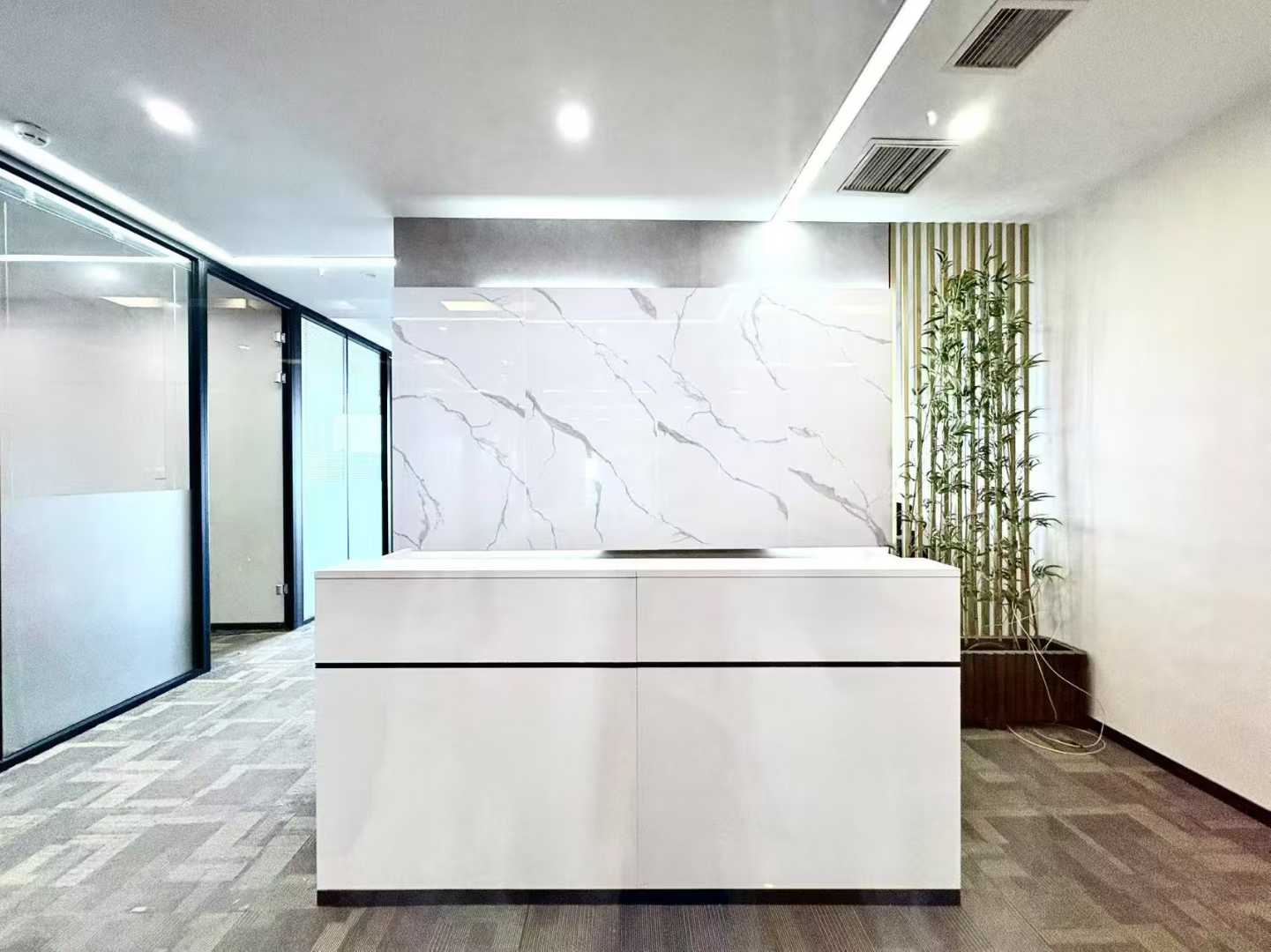 1号线高新晶科特价房出租 158平 3隔间16工位 朝东 24小时空调 精装带家具 晶科一号办公室出租