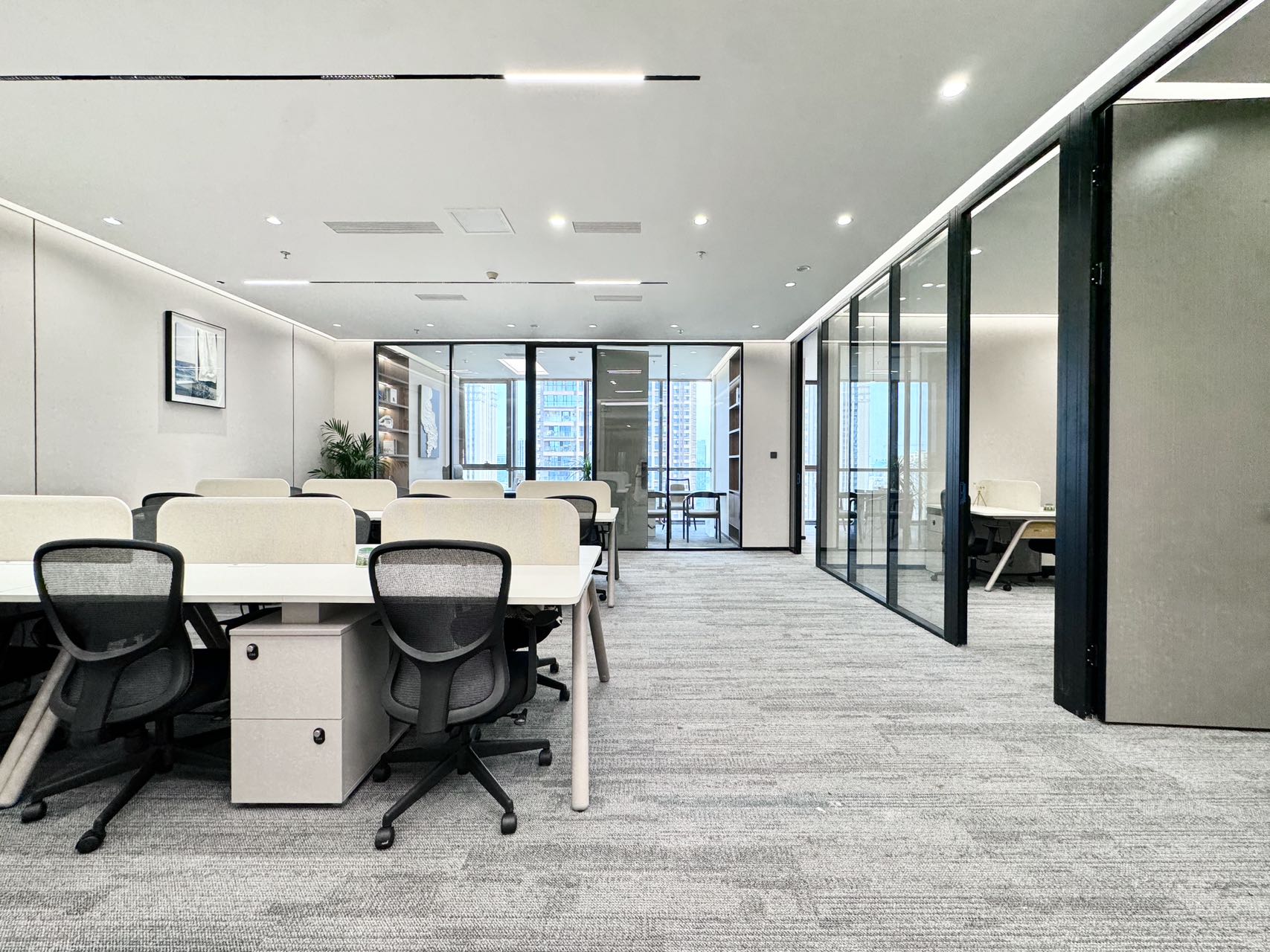 世纪城地铁口甲级楼宇 4隔间20工位 正对电梯口 商务办公接待都可以 东方希望天祥办公室出租