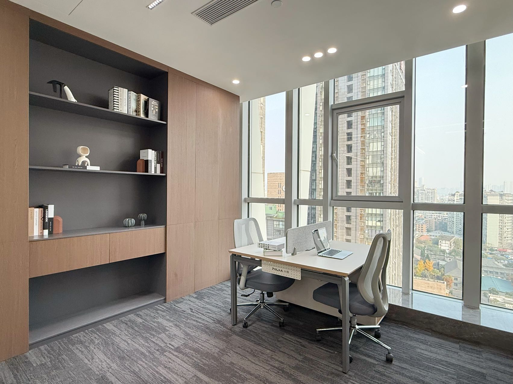 市中心3/4号线交汇-市二医院地铁口 服务面积307平 3隔间30工位 高区视野 楼盘高端 中朗157数智大厦办公室出租