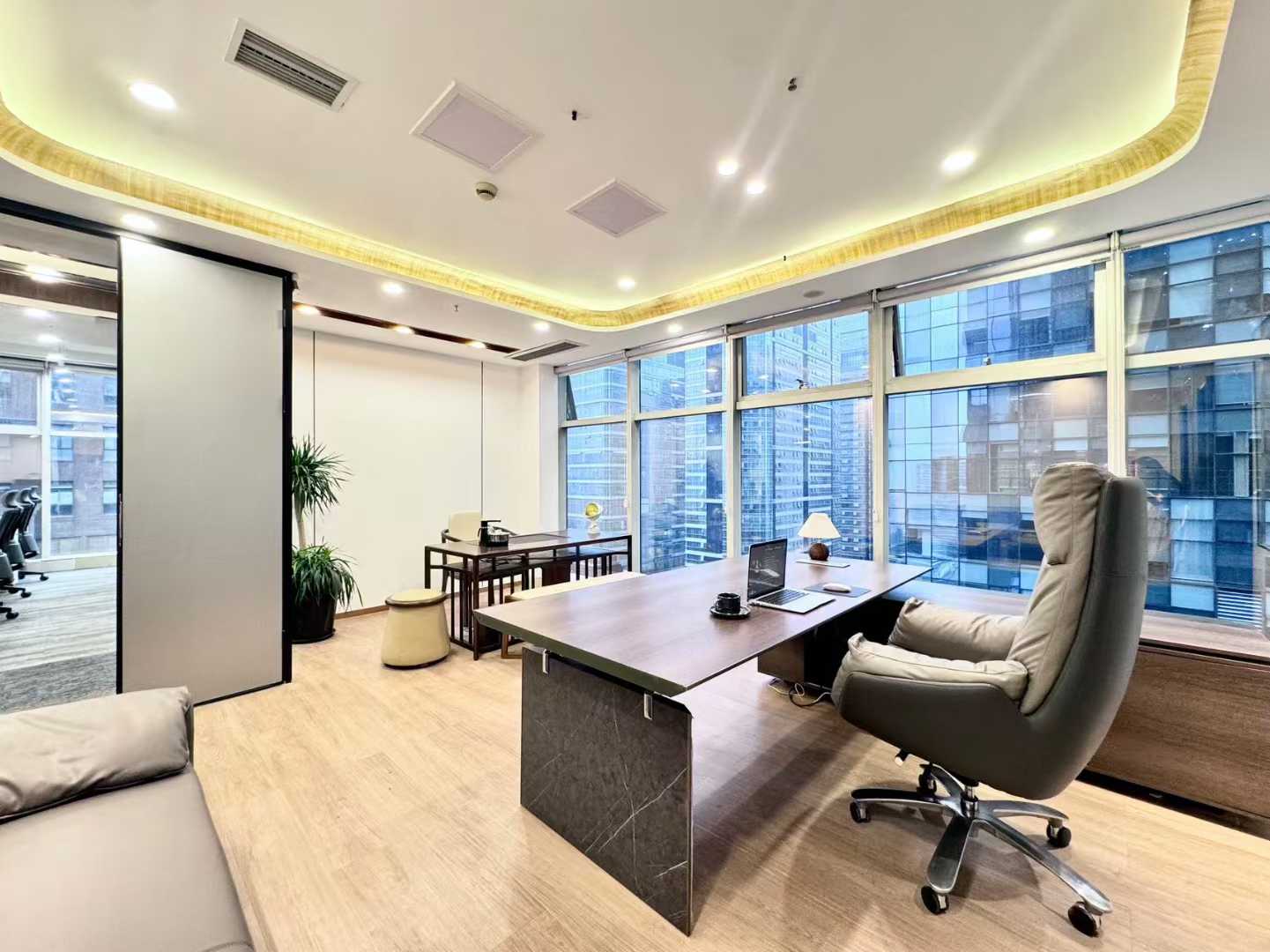 天府三街甲级双面采光 6隔间28-36工位 大气前台彰显形象 近地铁 香年广场办公室出租