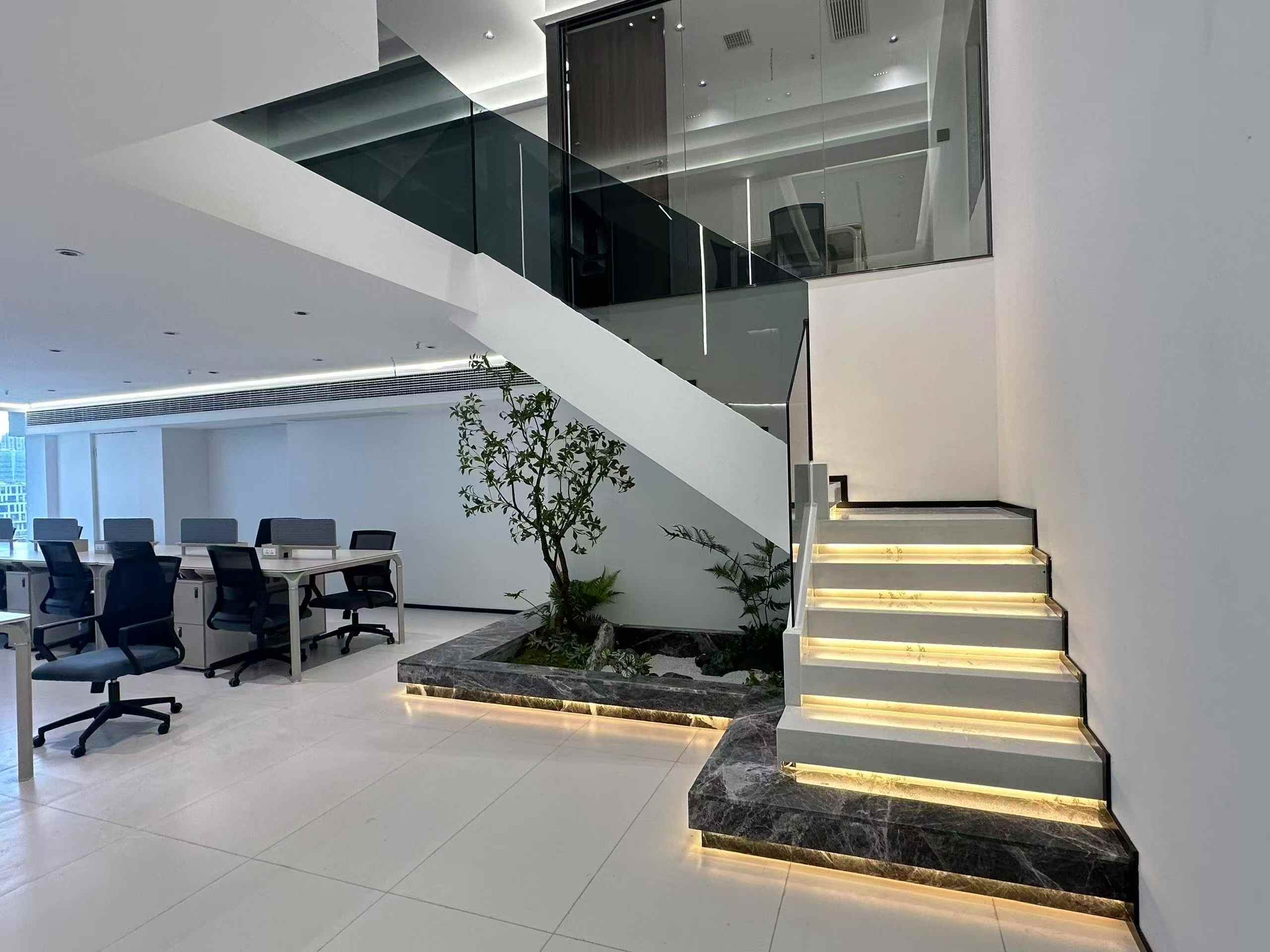 天府三街跃层性价比户型 单层140平实得280平 5隔间30工位+接待区 24小时空调 福年广场办公室出租