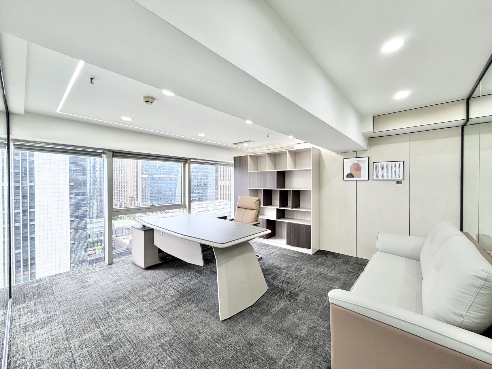 天府三街高性价比 利用率高 建面140左右  实得280左右 5隔间30工位 含物业费 福年广场办公室出租