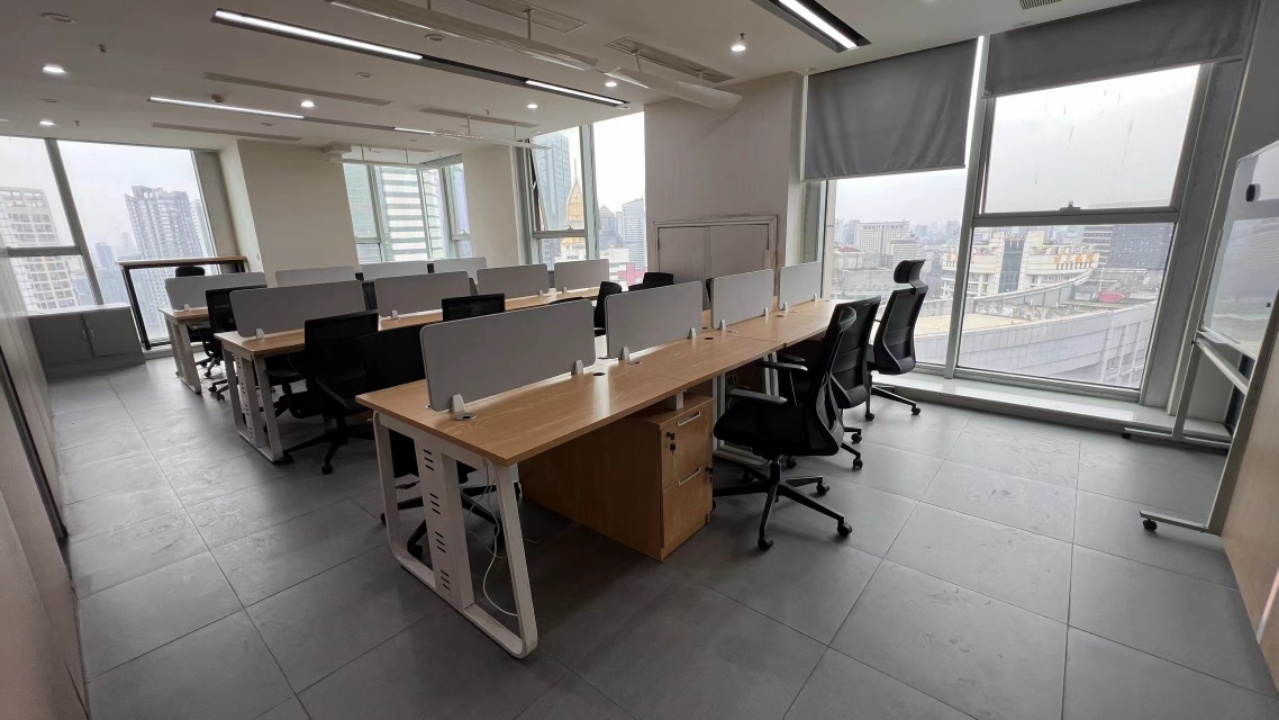 市中心1号线文殊院几百米 户型方正 双面采光 202平方 5隔间24工位 泰业城中城办公室出租