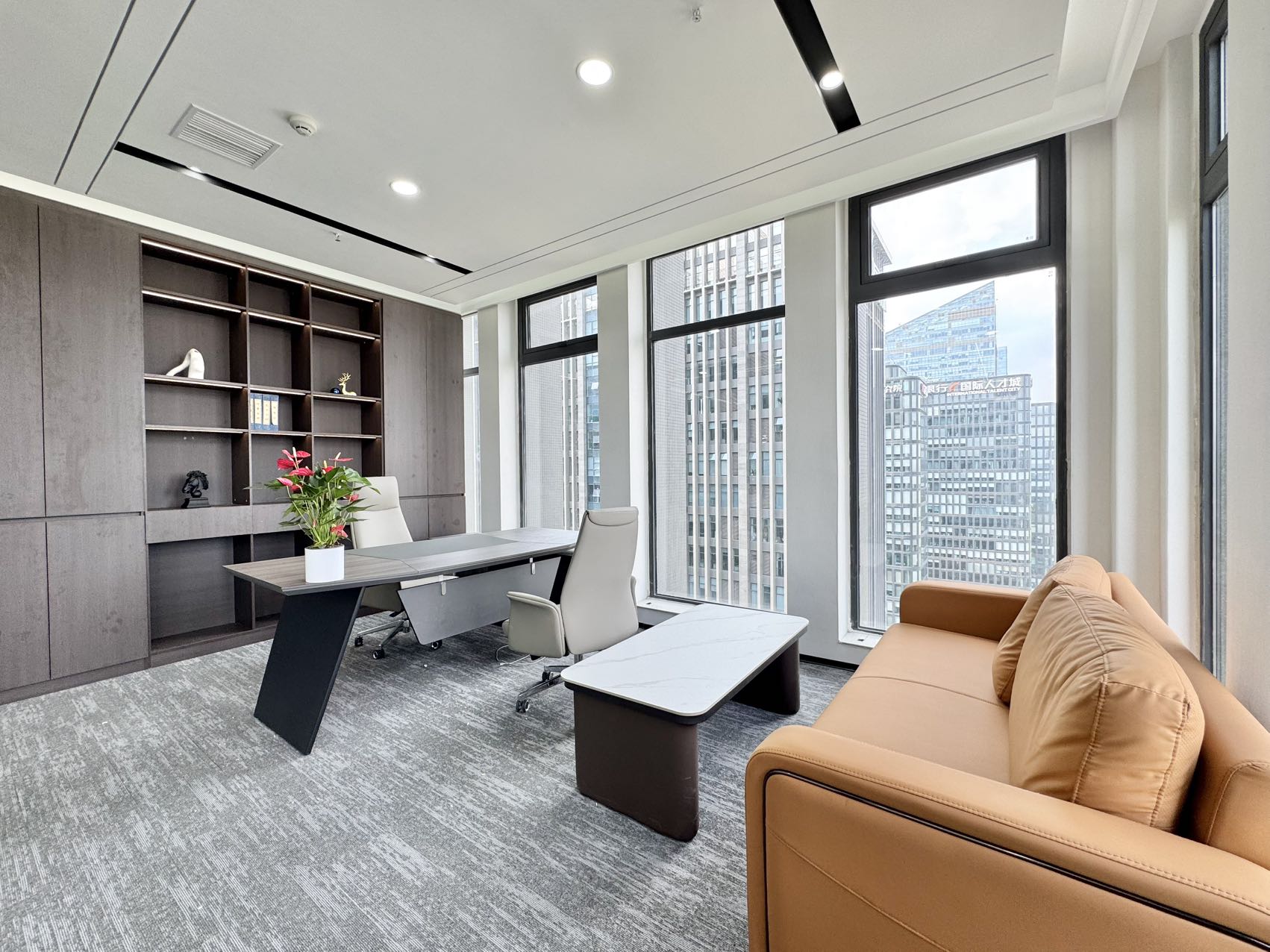 三街地铁上盖 24小时空调随时开 带共享会议室等配套 280平方 4隔间31工位 整层打造 新希望国际办公室出租