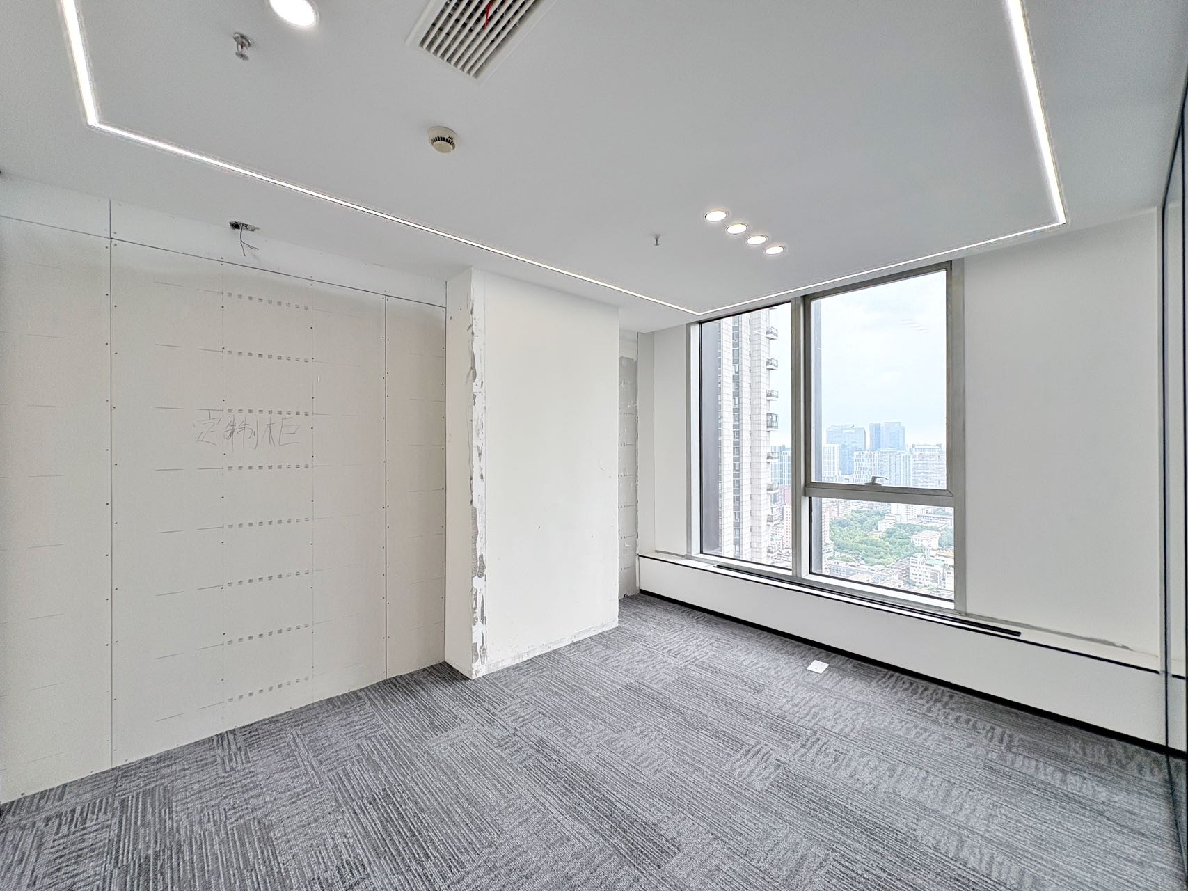 春熙路/东门大桥地铁几百米 139平方 3隔间16工位 高区采光巴适 市中心喜年广场办公室出租