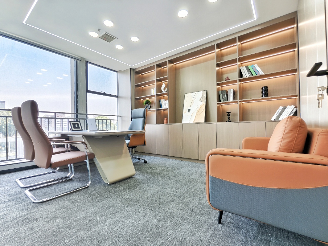 武侯区桐梓林地铁口 超高利用率 290平 6隔间40工位 特价含物业费 精装带家具 新希望大厦办公室出租