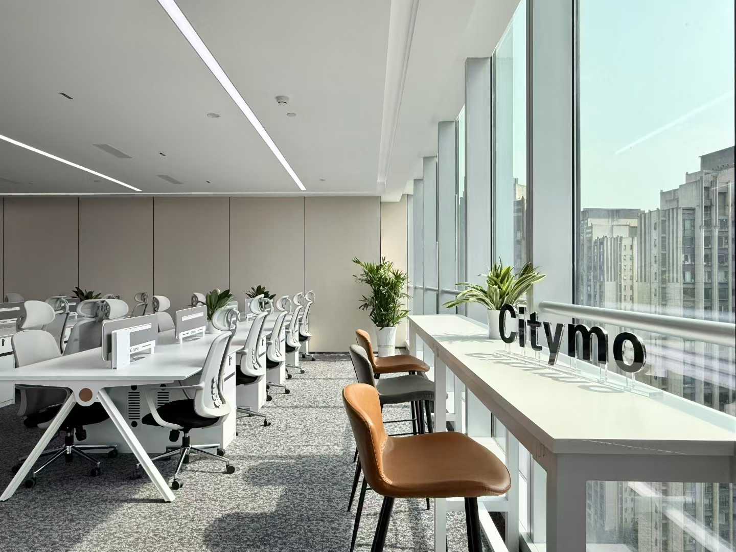 攀成钢超甲高端楼盘 服务面积370平 4隔间36工位  双面采光 精装带家具 光环中心办公室出租