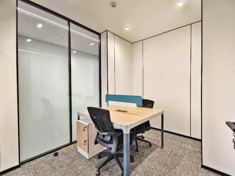 金牛区2号线金周路地铁400米 优质楼盘 4隔间13工位 户型装修巴适 视野开阔 安格斯汇创中心办公室出租