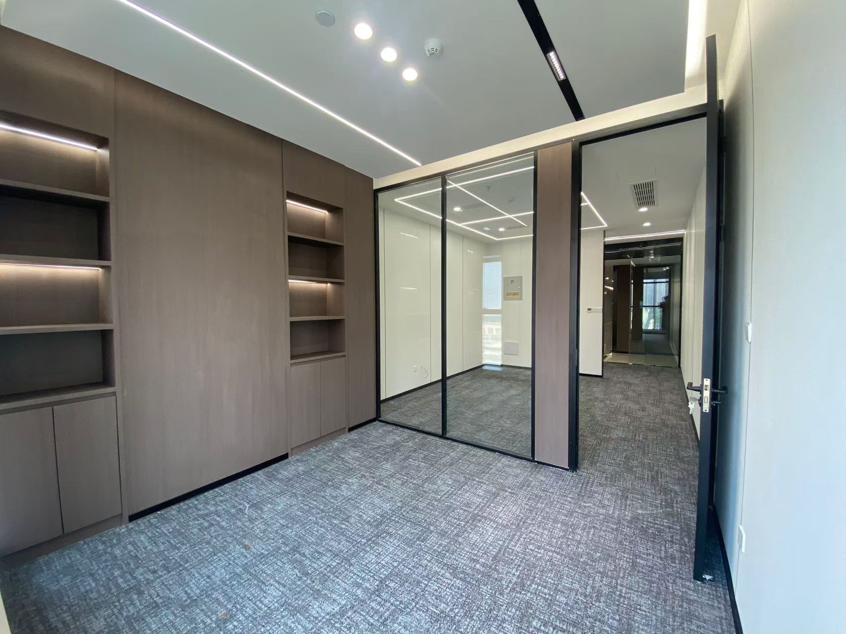 高新区大源版块创业小面积 1隔间6工位 甲写稀缺小户型 一口价4000 先到先得 泰合国际金融办公室出租