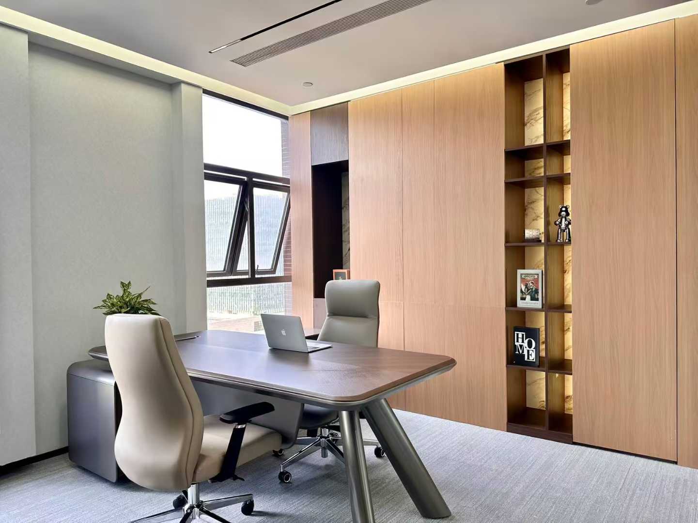 天府三街24小时空调精装户型 电梯口 301平方 3隔间32工位+储物间 业主直租 凯旋广场办公室出租