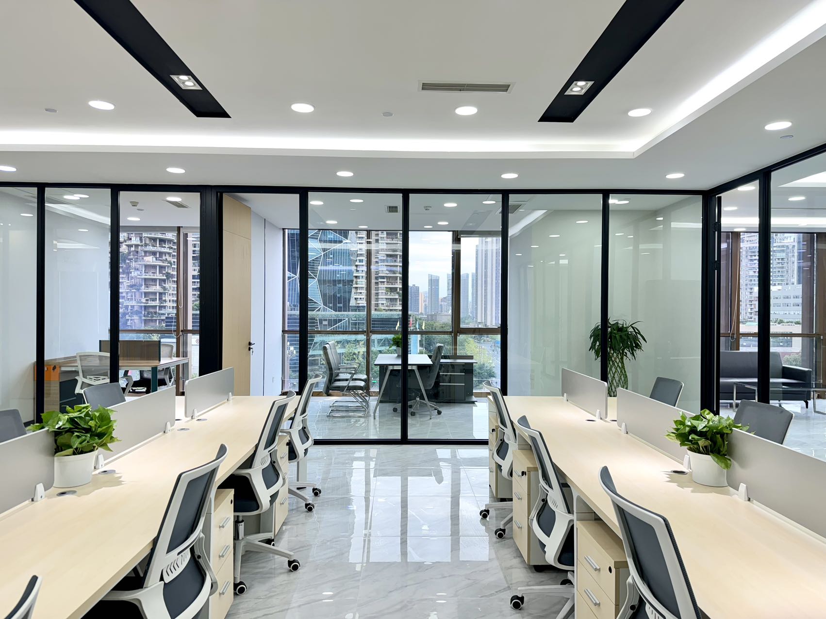 高新区1号线世纪城地铁口 323平方 5隔间34工位带2库房 低区双面采光 东南朝向 东方希望广场办公室出租