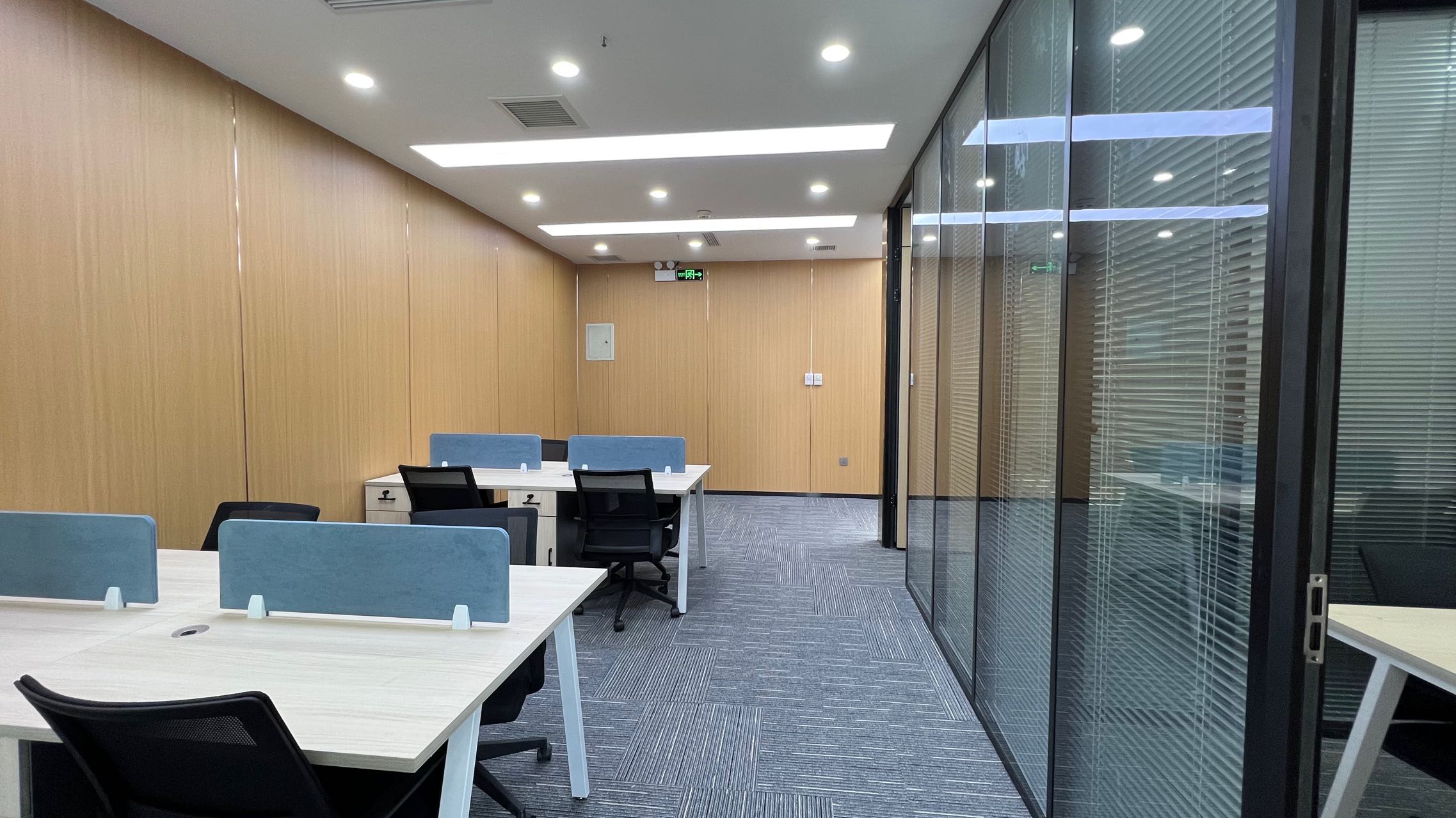 市中心地铁口 东门大桥地铁口 3隔间12工位 按套出租含物业费 带家具 时代1号办公室出租