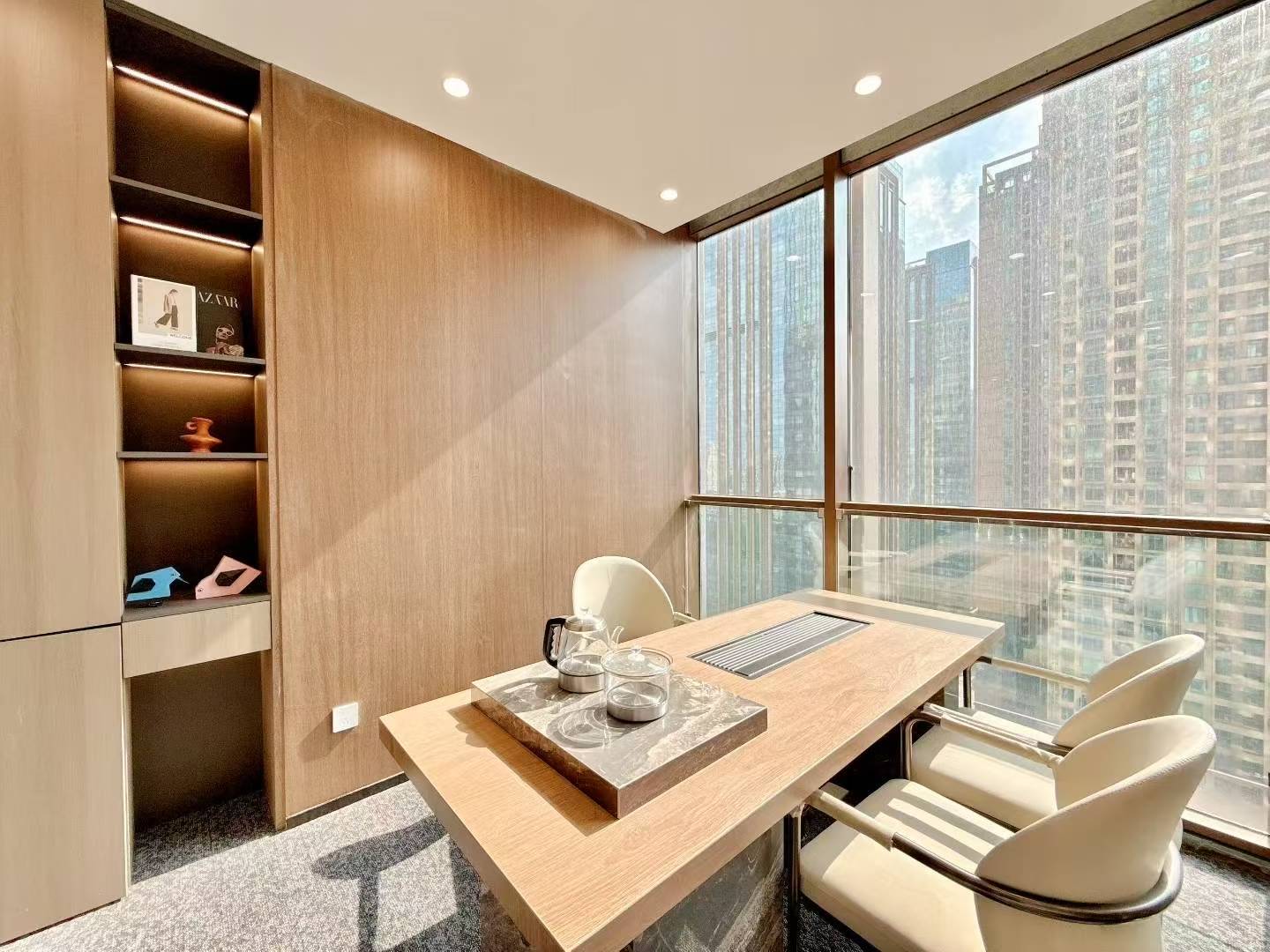 高新区世纪城地铁口 精装小面积 3隔间8-10工位 报价含物业费 大气老板间 东方希望天祥办公室出租