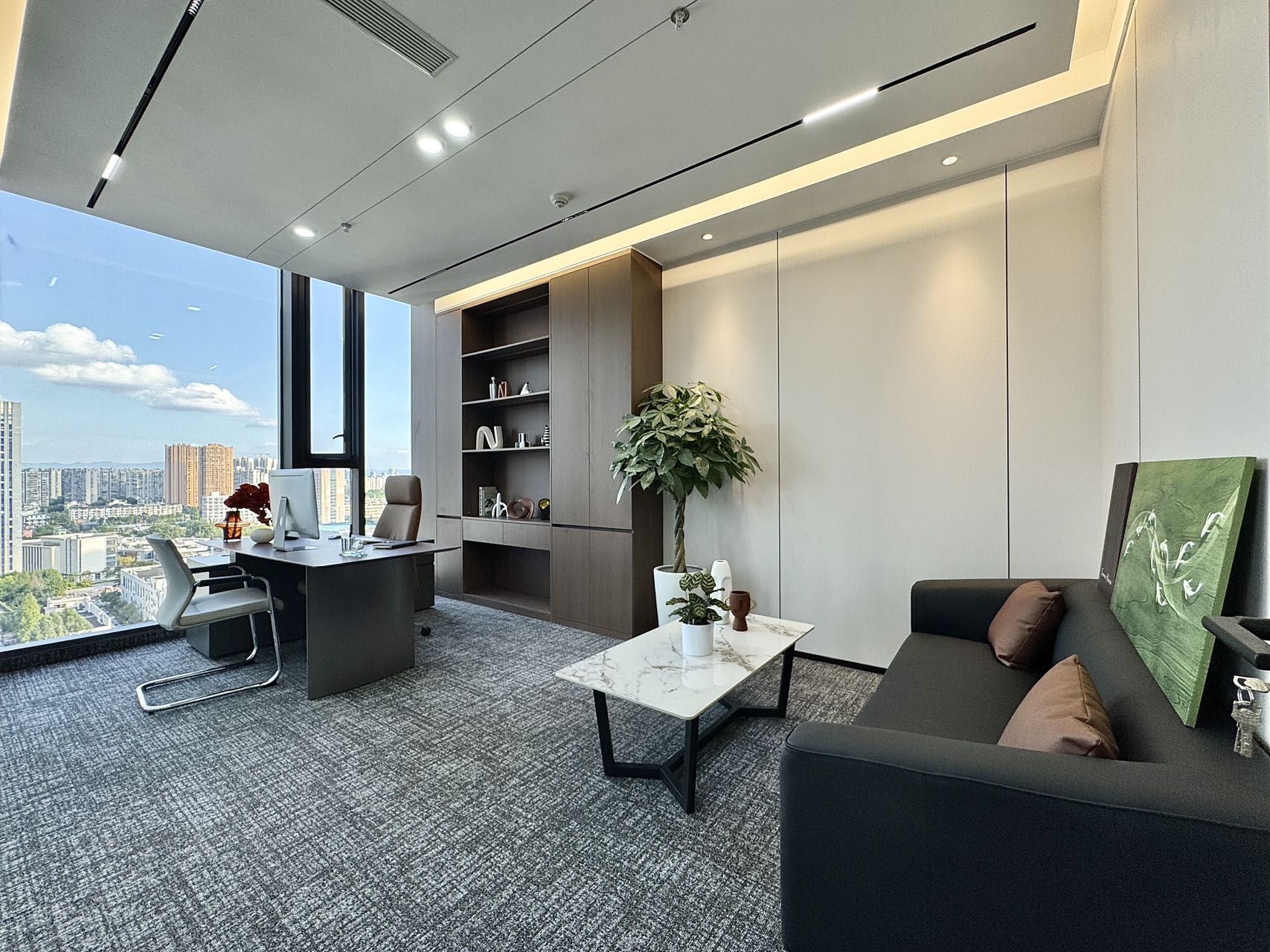 锦江区偏南 金石路地铁四五百米 288平方 4隔间23工位 正对电梯口 品质服务装修 面积多多 接待办公两不误 德塔科创中心办公室出租