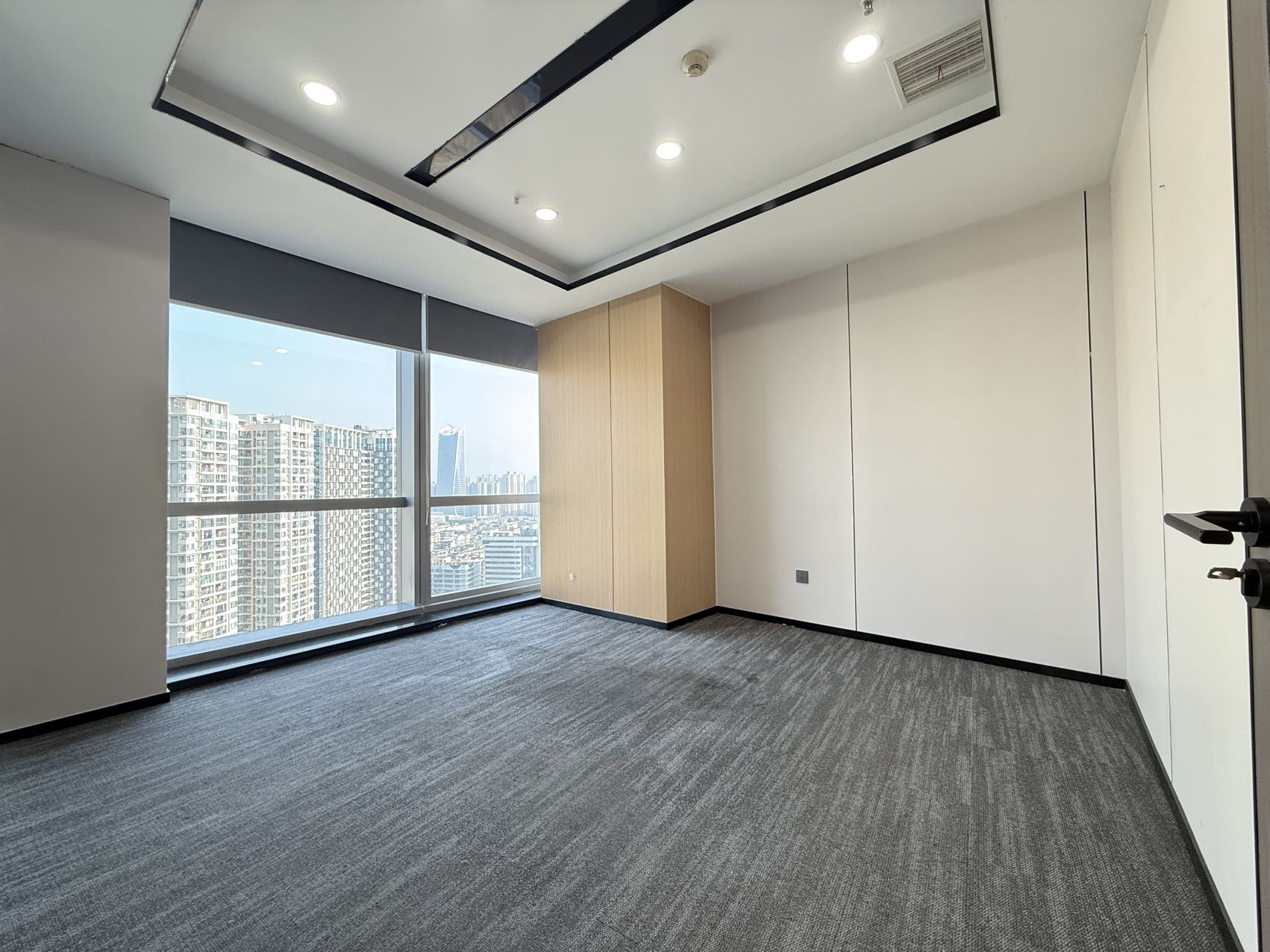 市中心东门大桥地铁三百米 按套出租 4隔间30工位 视野巴适 采光面大 含普票含物业费 明宇金融广场办公室出租