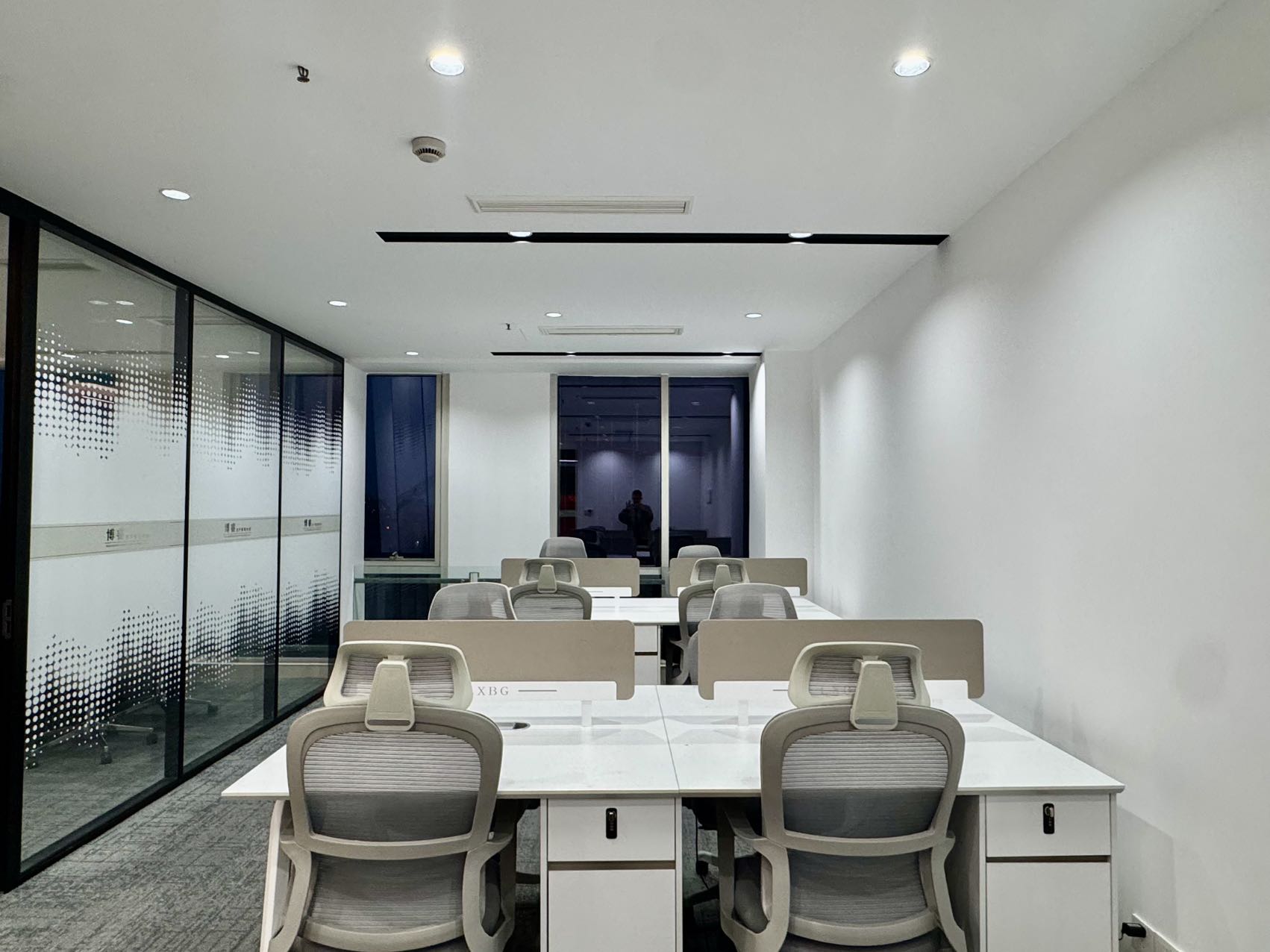 牛市口地铁附近 精品创业小户型 2隔间10工位 按套出租 近电梯口 摩根中心办公室出租