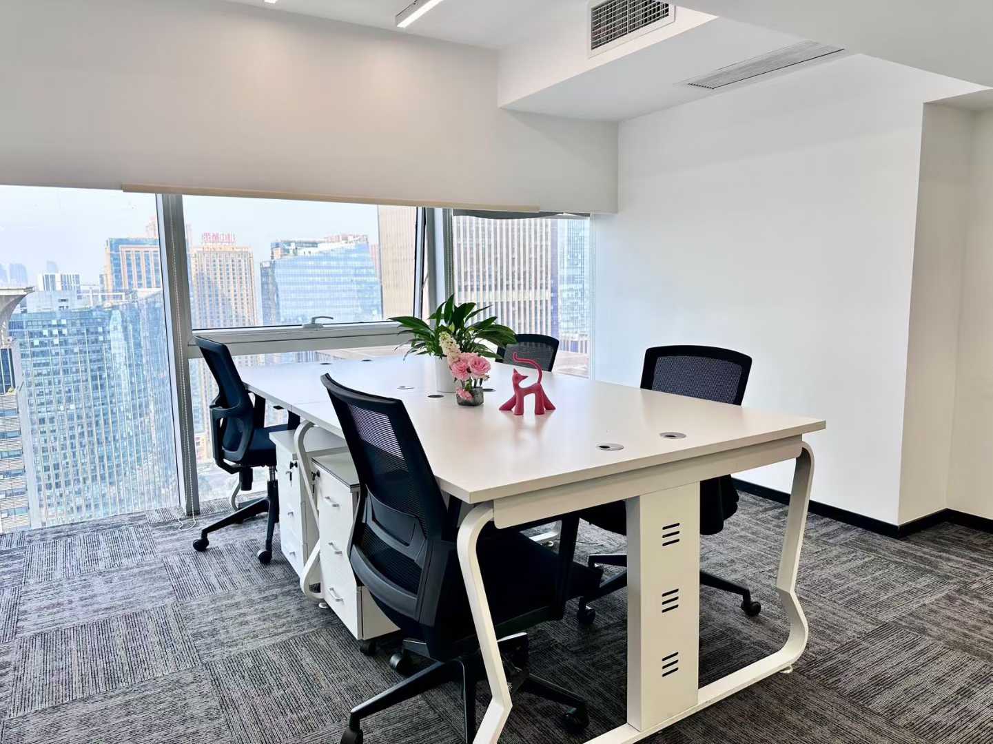 天府三街跃层户型 使用率高 按套出租 3隔间21工位+接待区+前台 精装带家具 福年广场办公室出租