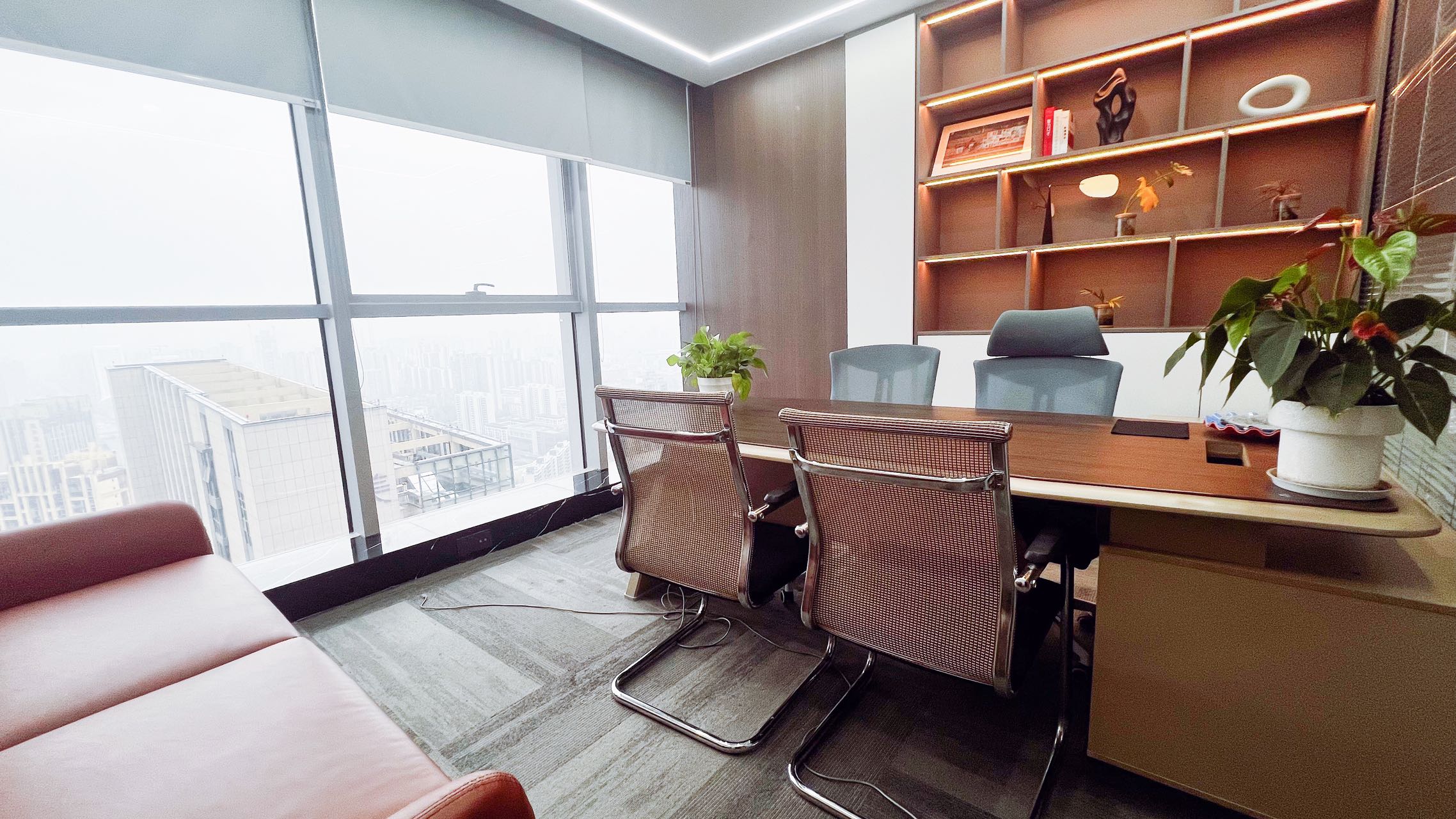 理工大学地铁口大面积 498平方 7隔间28工位  超大老板间 高区视野巴适 电梯口 无加时费 招商城市主场办公室出租