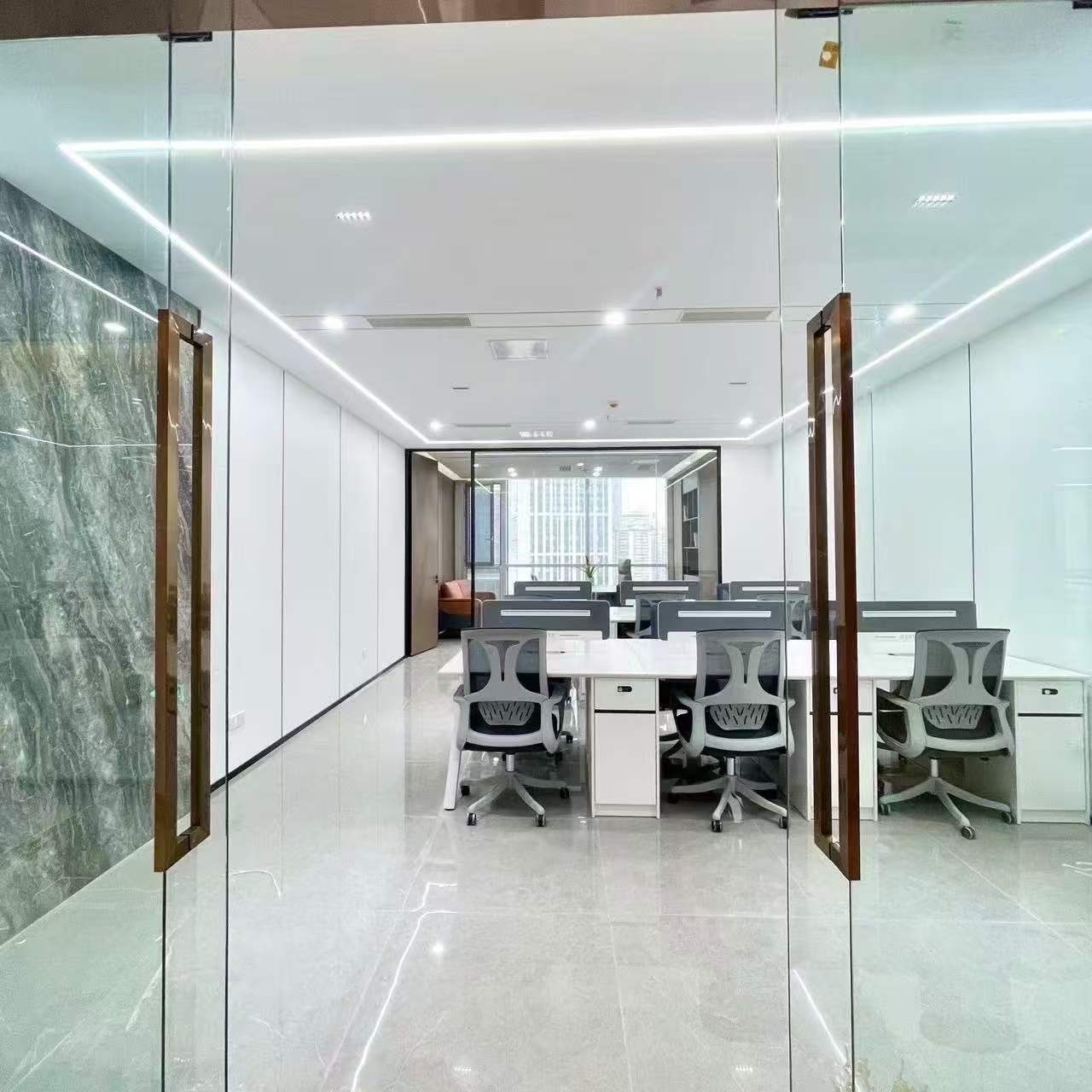 锦江宾馆地铁几百米 精装带家具创业小户型 1隔间12工位 含税含物业费 中广智媒城办公室出租