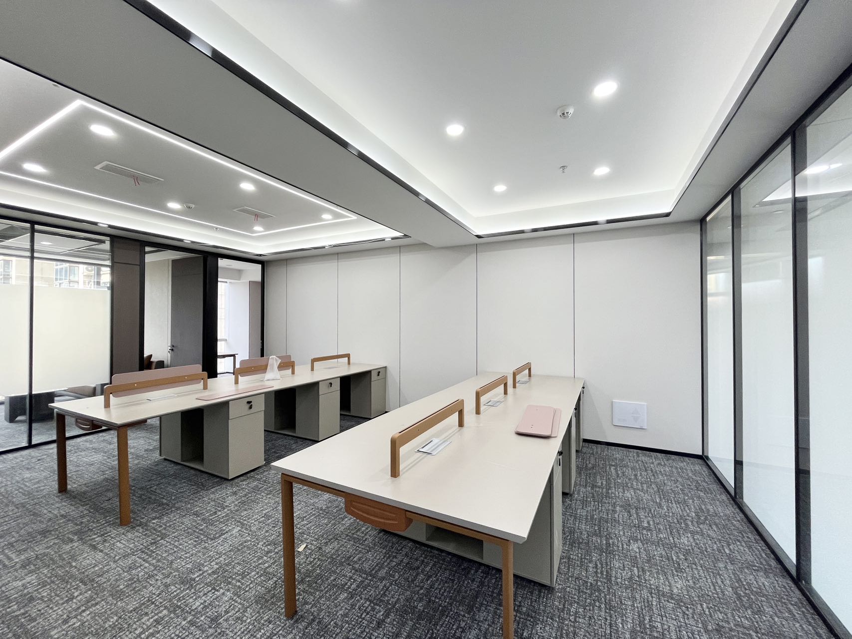 孵化园新出139平户型 3隔间12工位 出地铁就是 无惧风雨 24小时空调 物业含能耗 嘉润国金中心办公室出租