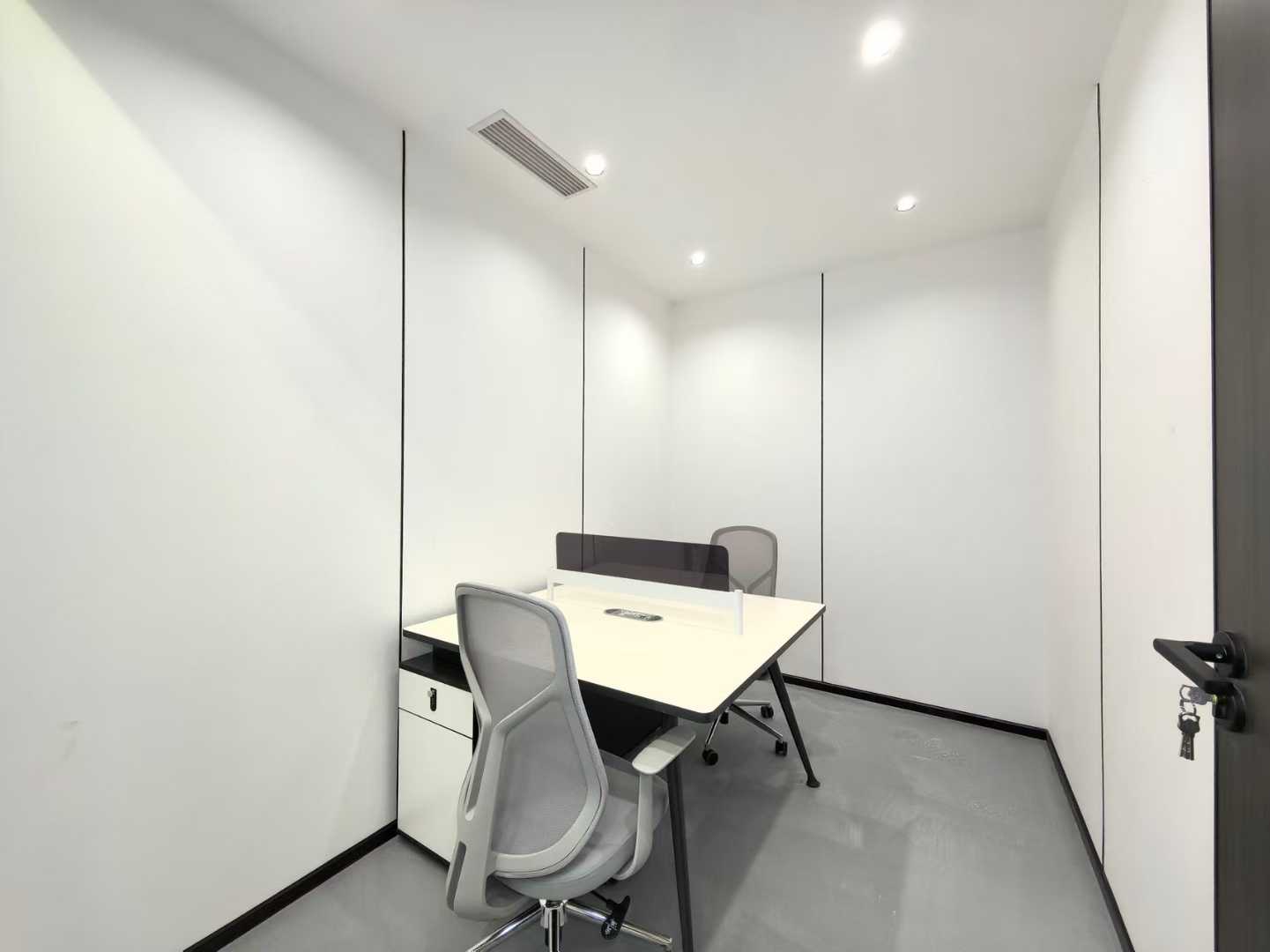 高新三地铁交汇 孵化园站 4隔间24工位 双面采光 精装带家具 品质装修 24小时空调 中航交流中心办公室出租