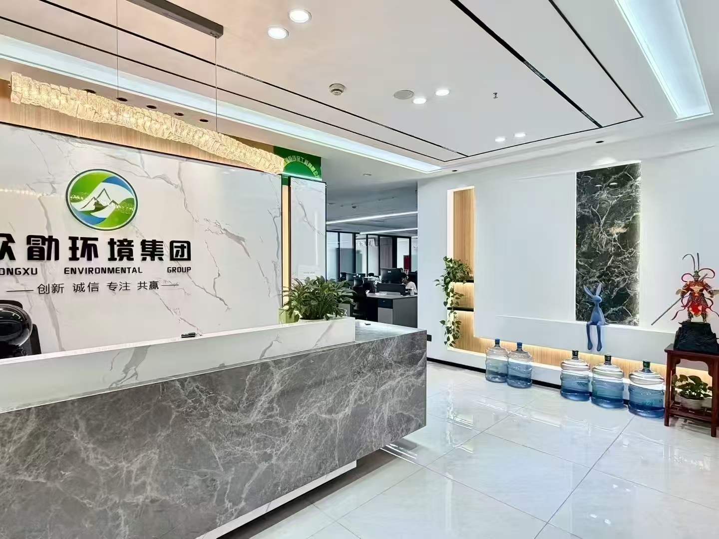 主城区1/8号线交汇-倪家桥地铁200米 含物业按套出租 7隔间50工位 工区双面采光 保利中心办公室出租