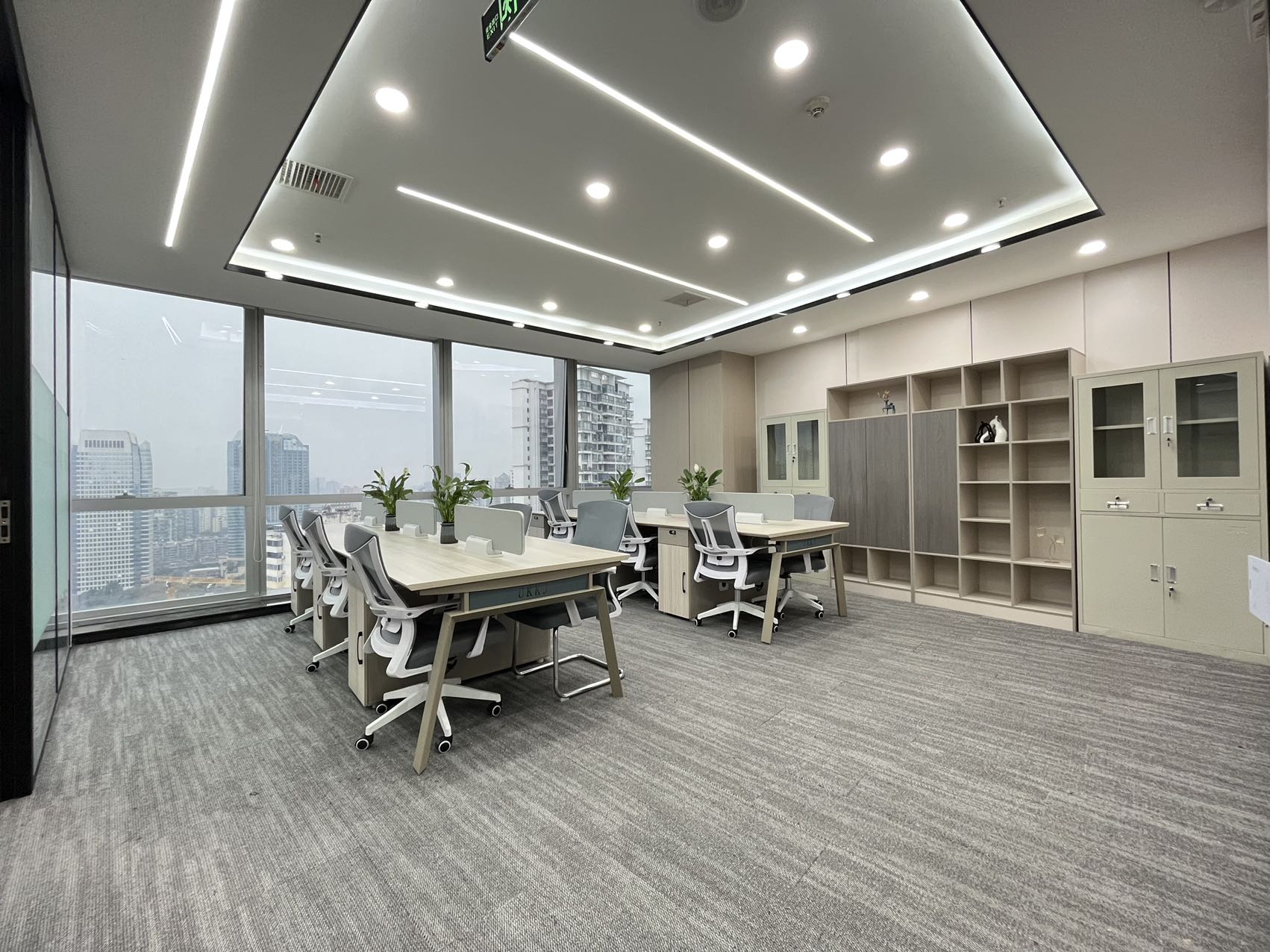 市中心东门大桥地铁 按套出租 3隔间16工位 报价含物业费含税 高区视野巴适 明宇金融广场办公室出租